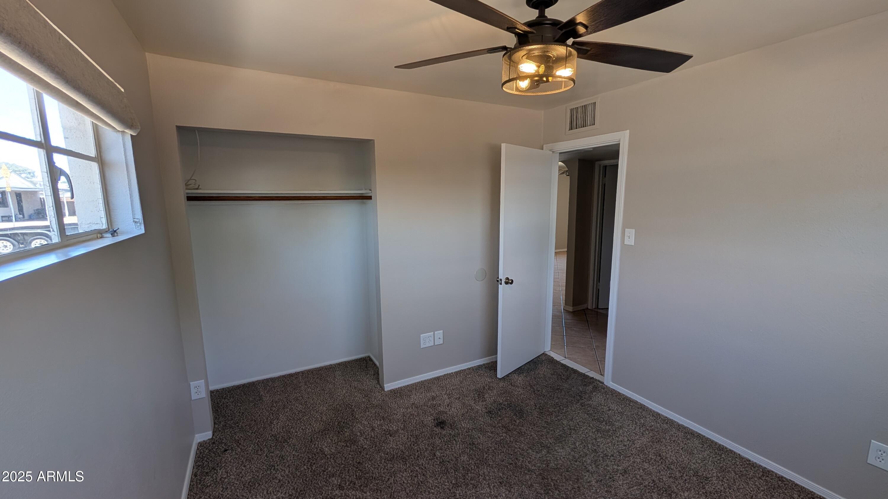 2927 W TOWNLEY Avenue