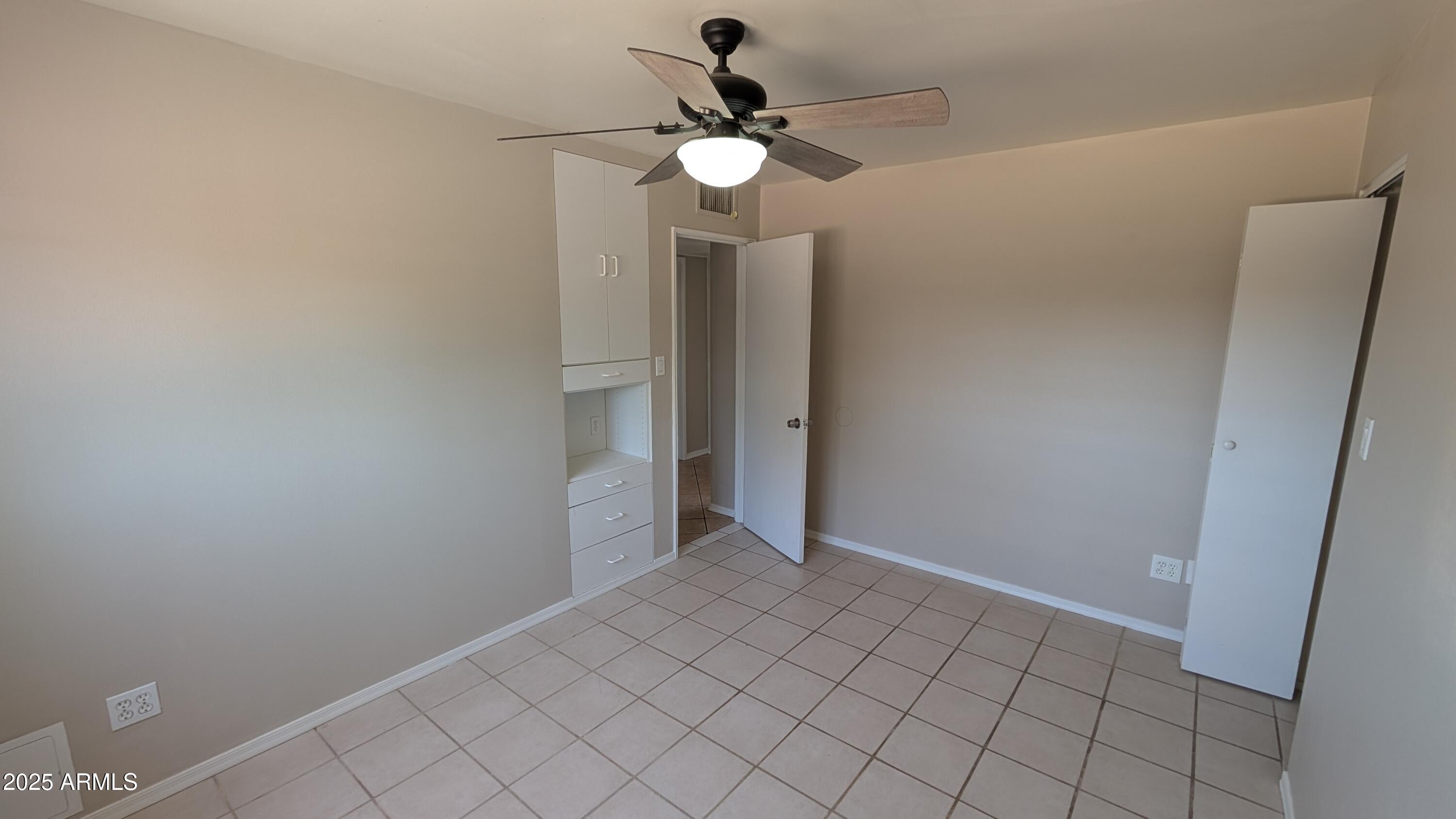 2927 W TOWNLEY Avenue