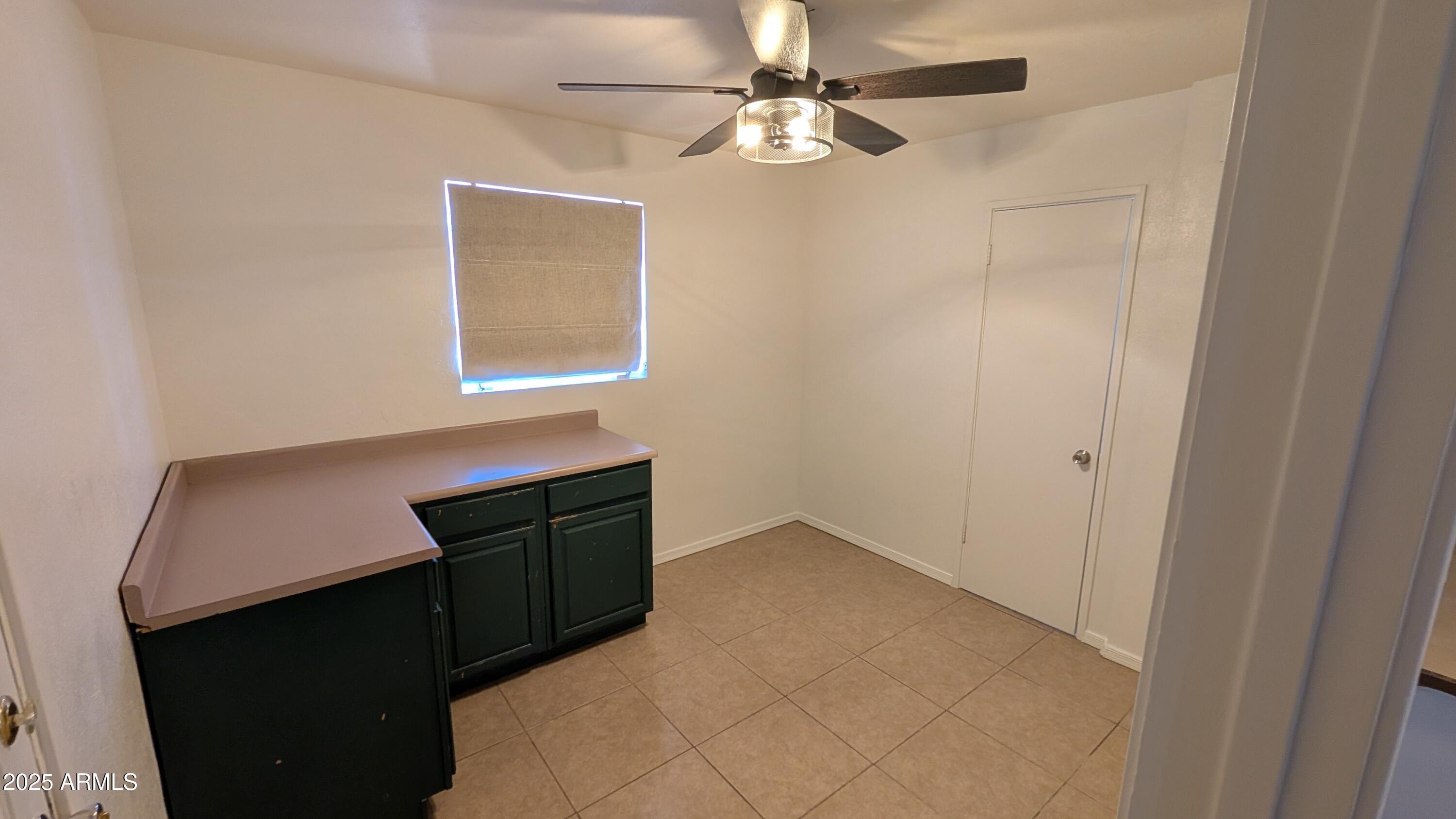 2927 W TOWNLEY Avenue