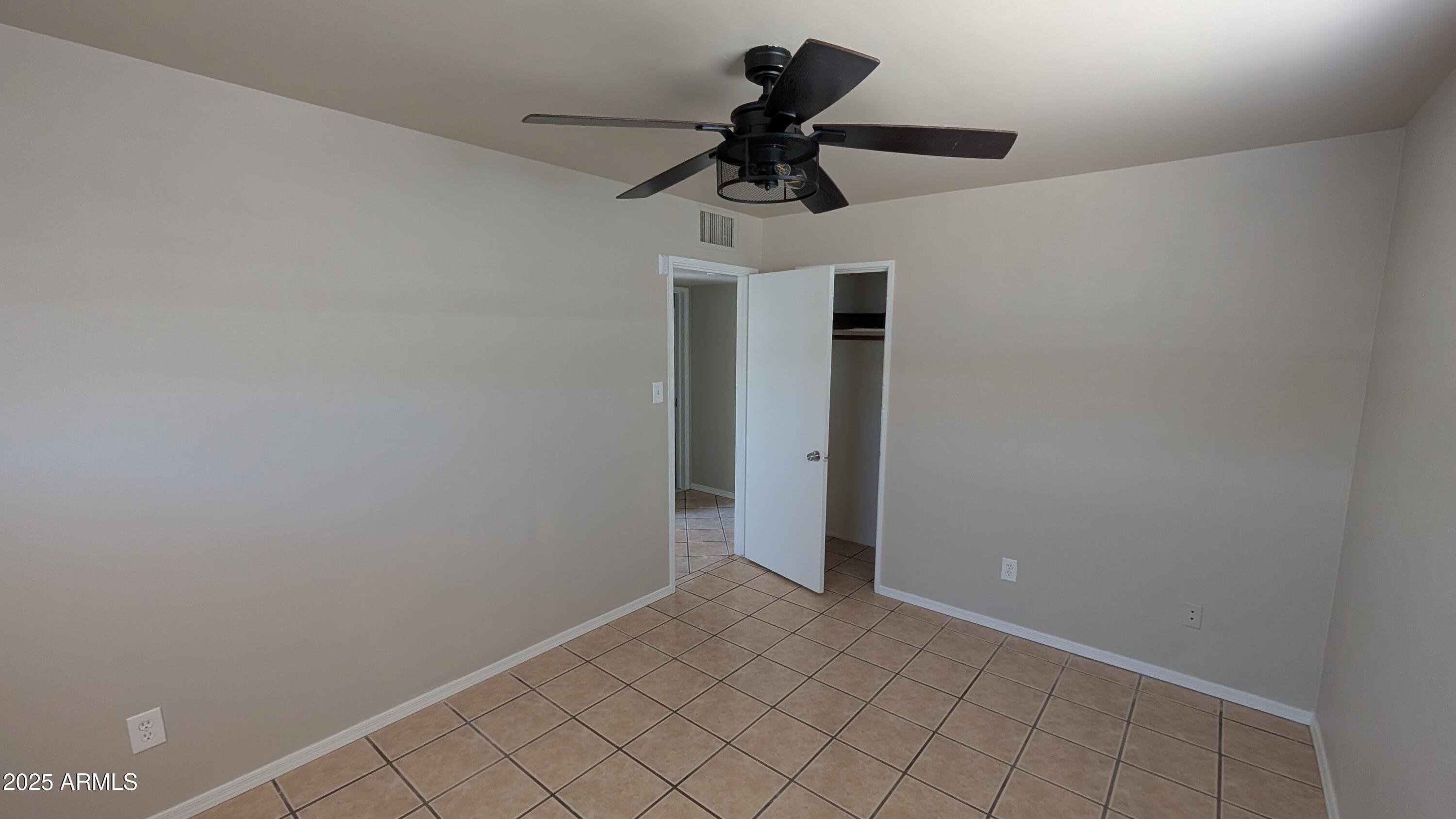 2927 W TOWNLEY Avenue