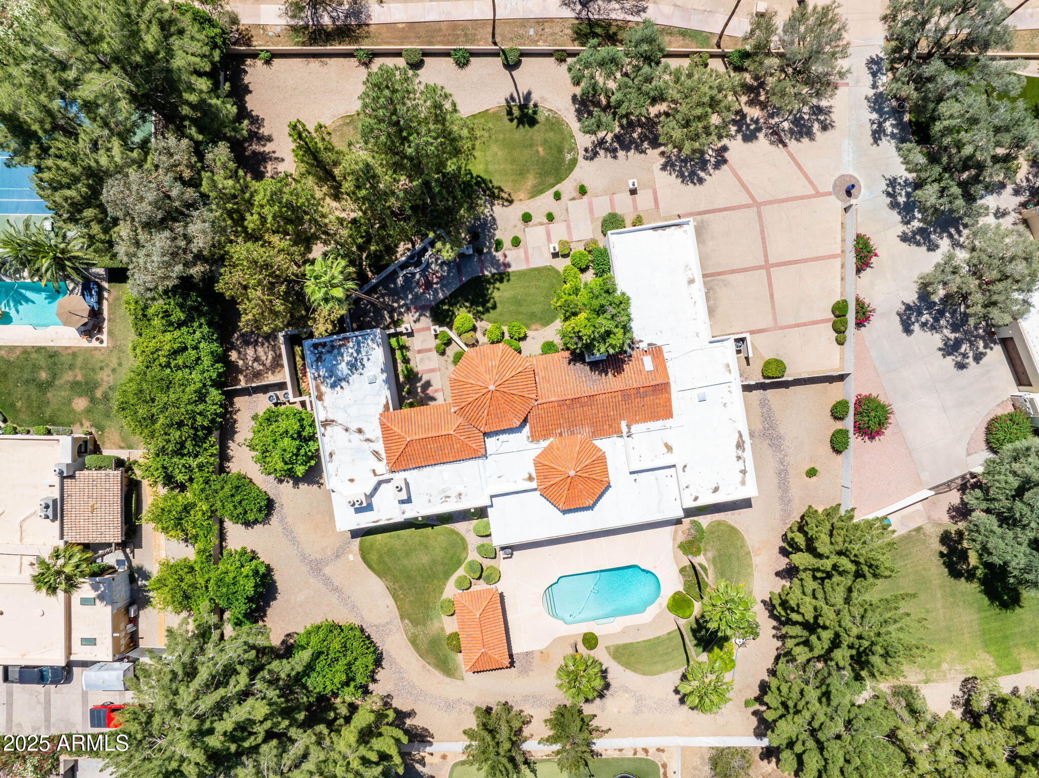 8815 N INVERGORDON Road