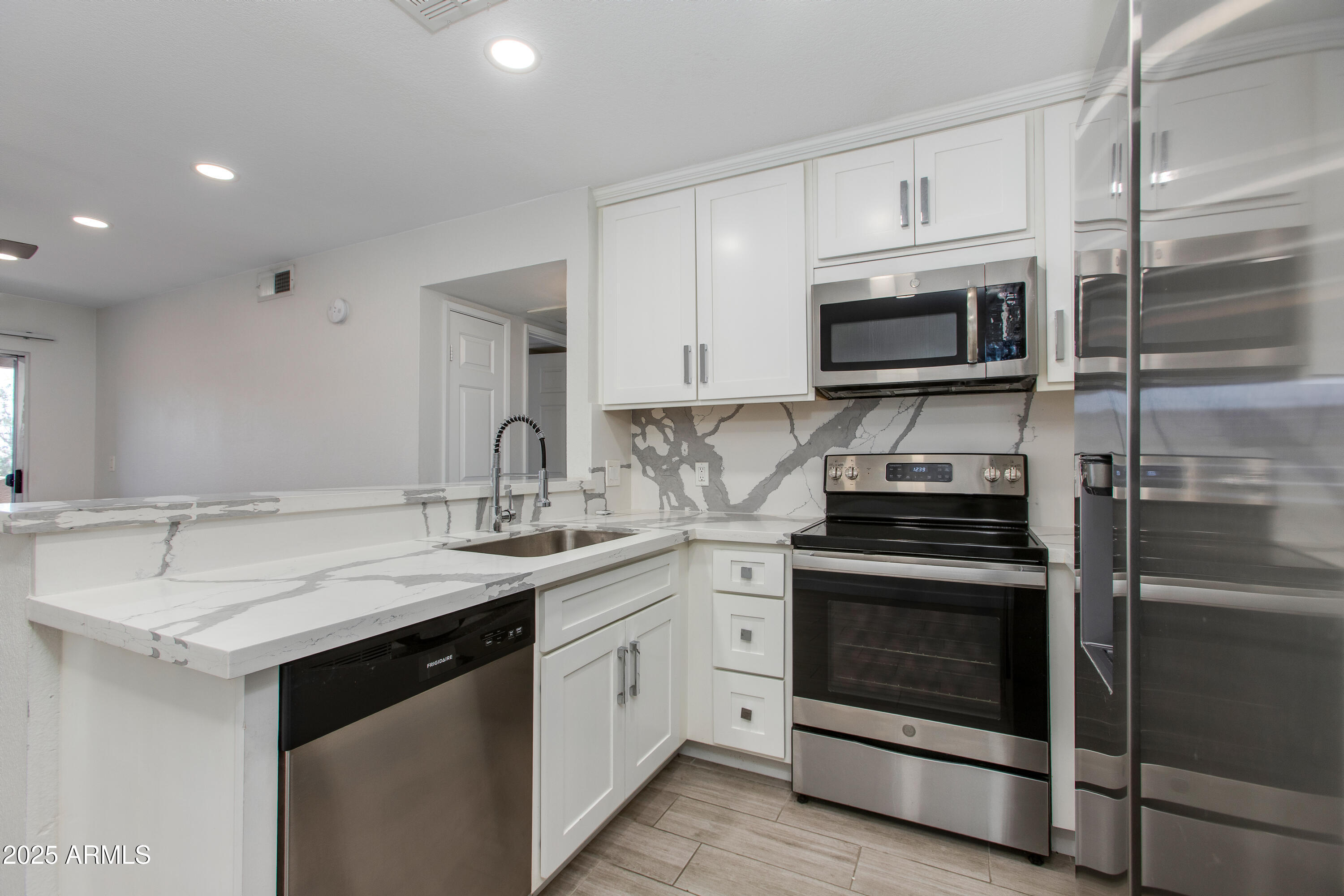 1720 E THUNDERBIRD Road, 1056