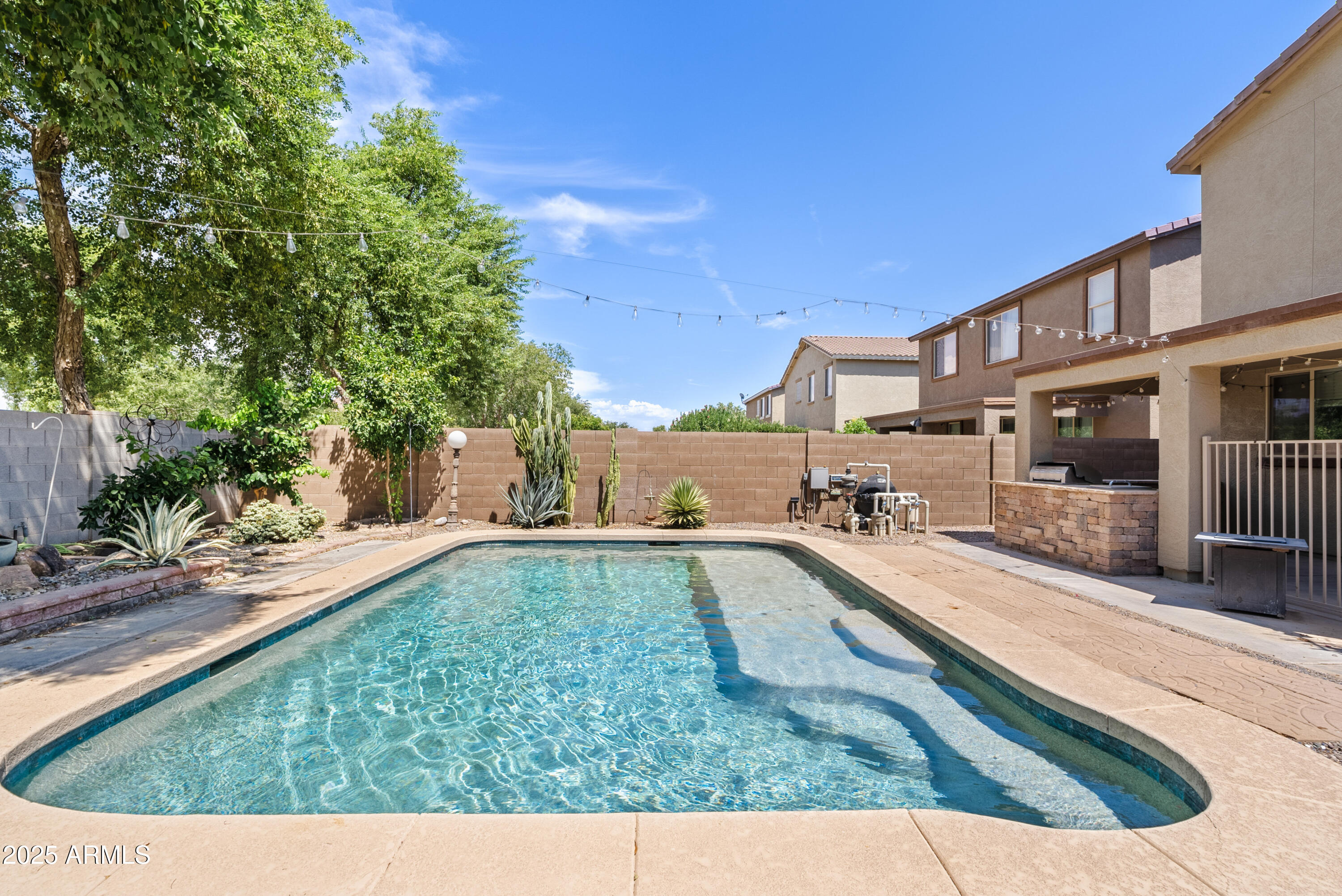 3850 E Longhorn Street