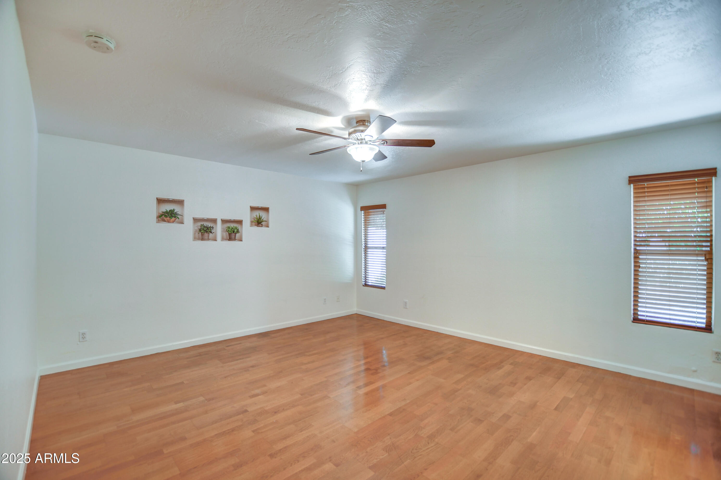 6009 E MONTE CRISTO Avenue