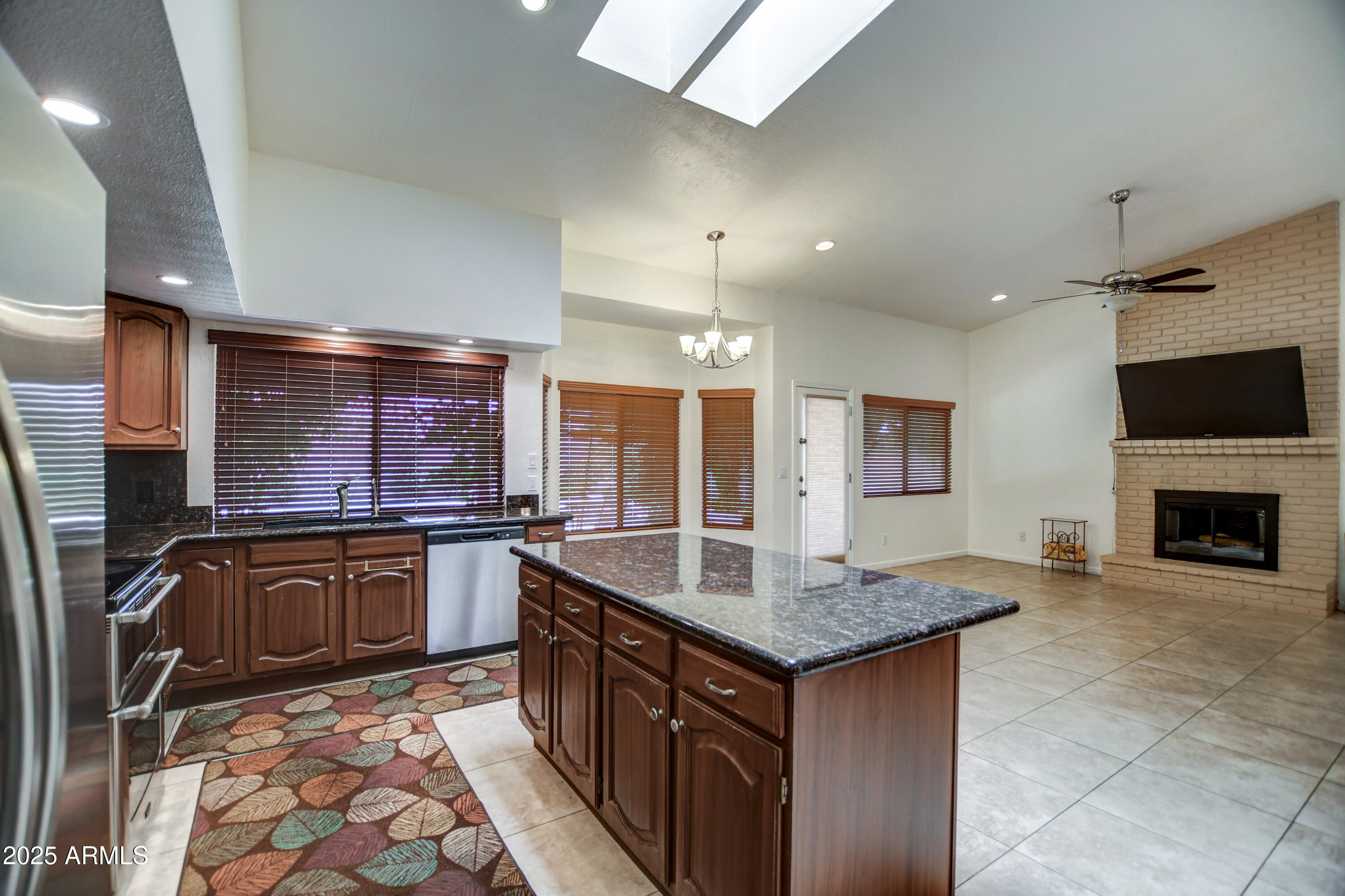 6009 E MONTE CRISTO Avenue