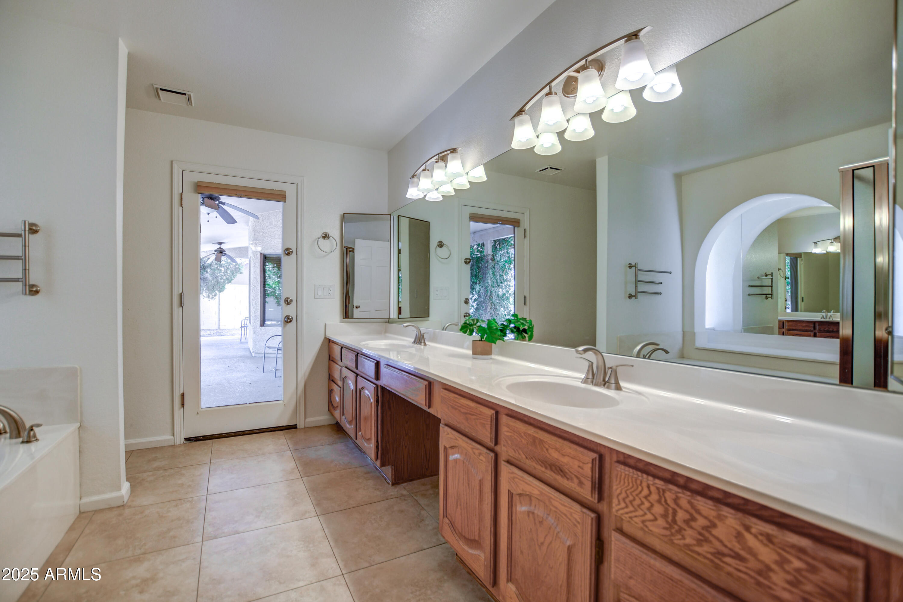 6009 E MONTE CRISTO Avenue