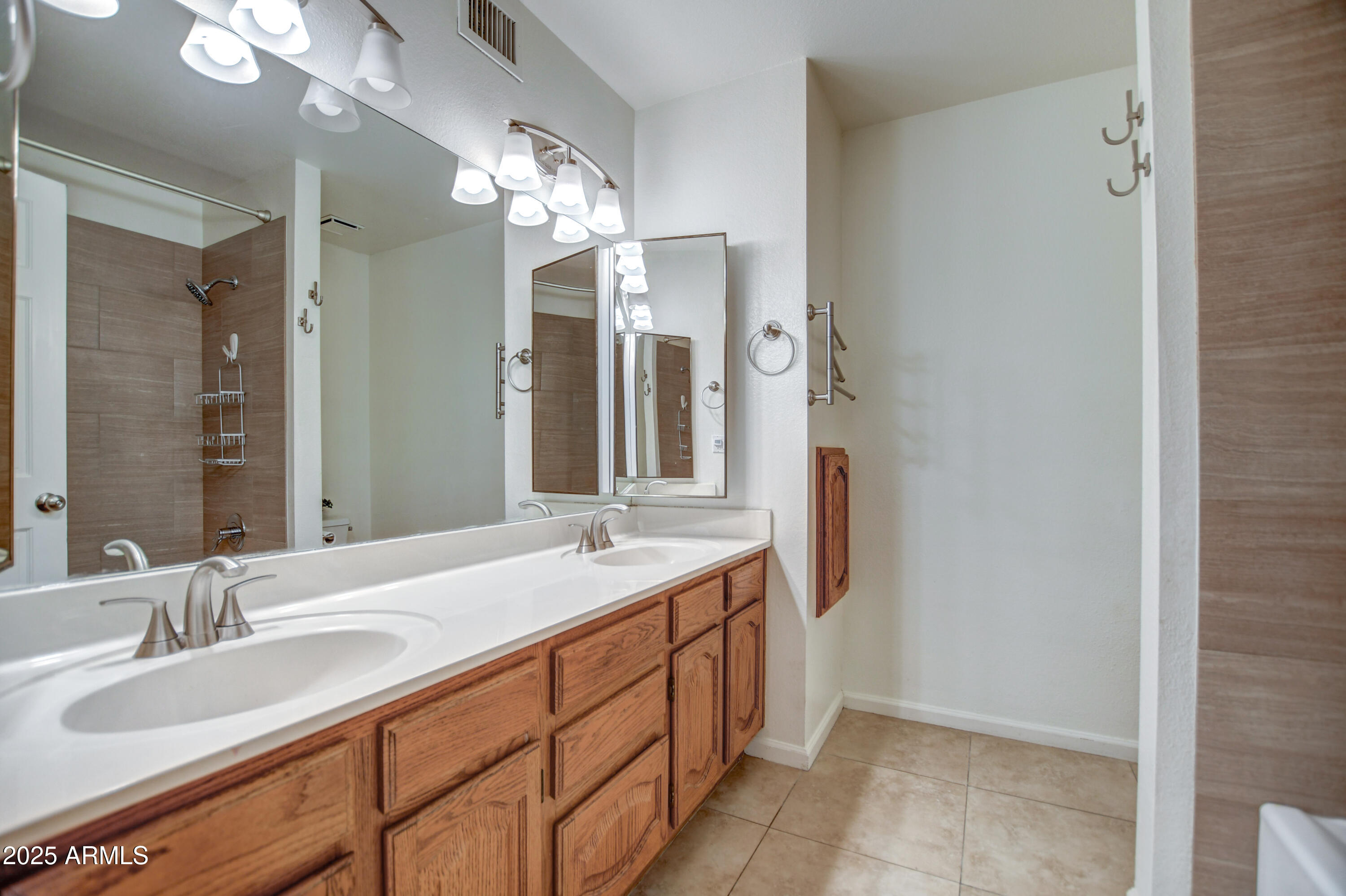 6009 E MONTE CRISTO Avenue