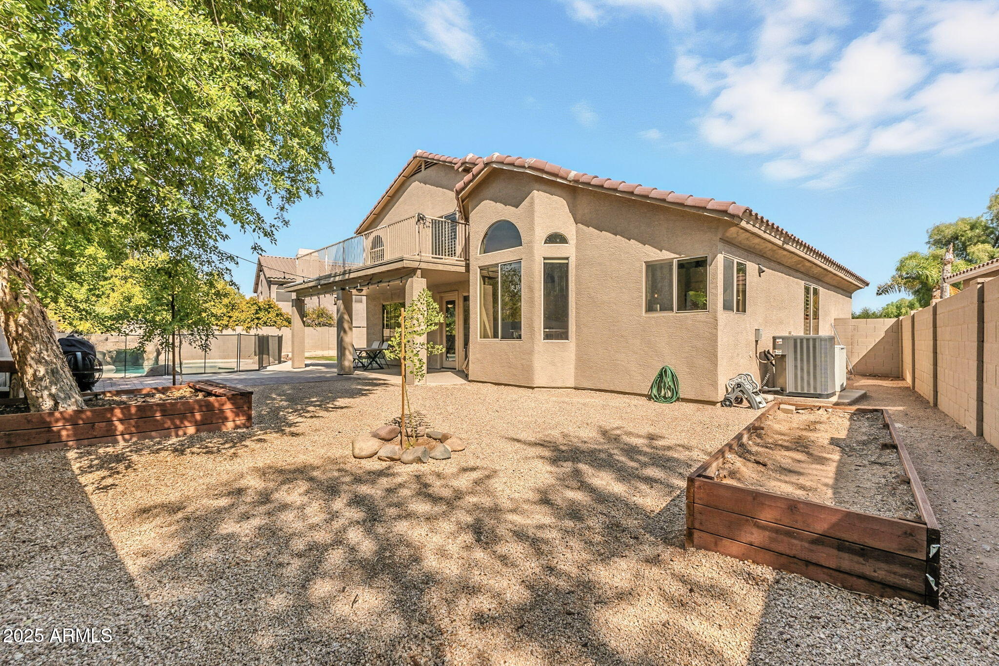 150 W SHEFFIELD Avenue