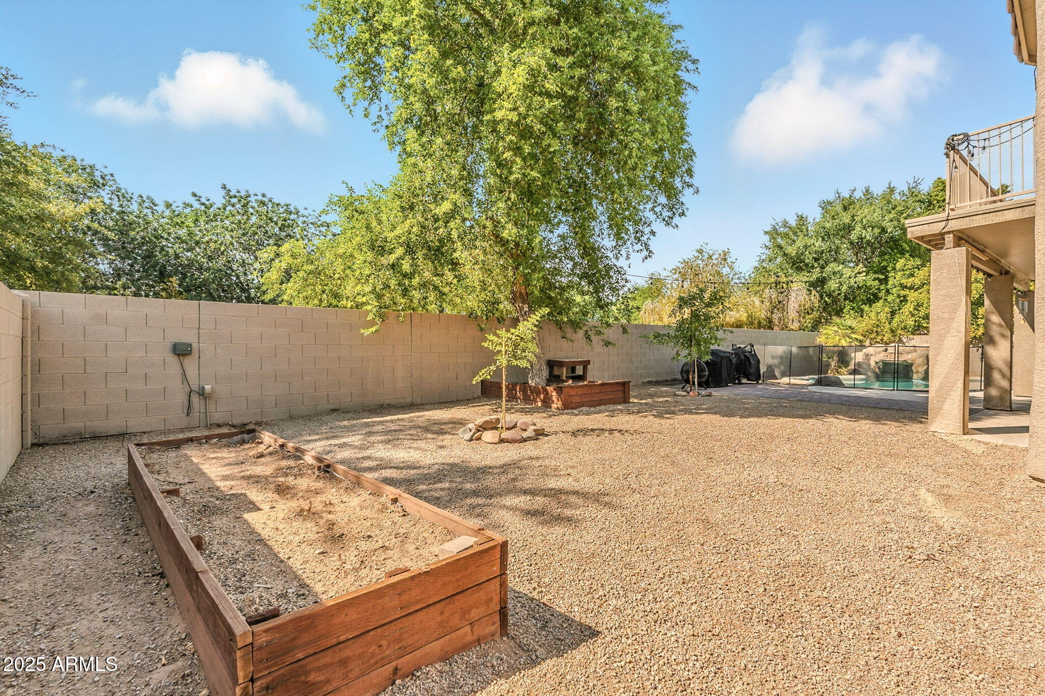 150 W SHEFFIELD Avenue