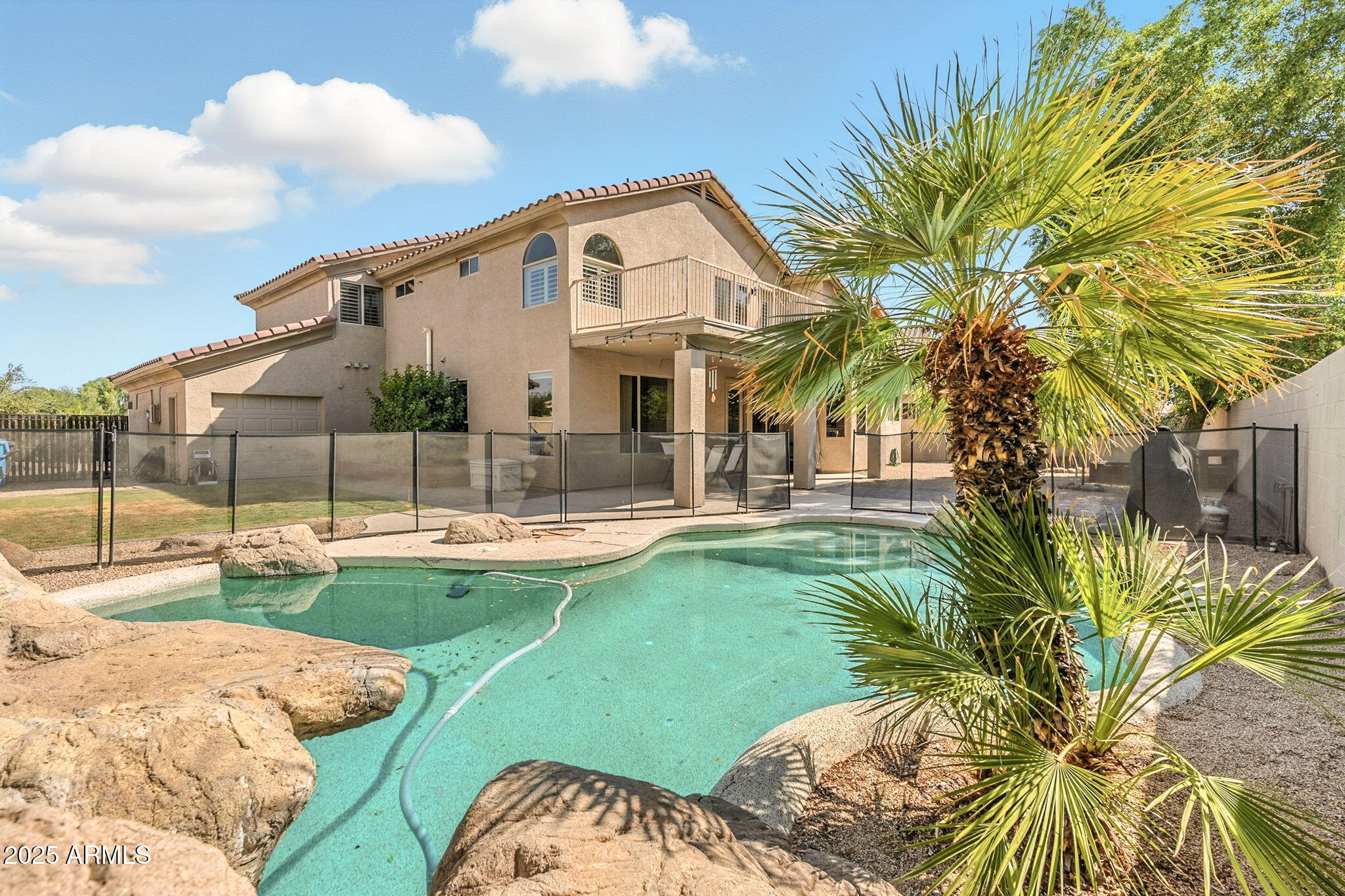 150 W SHEFFIELD Avenue