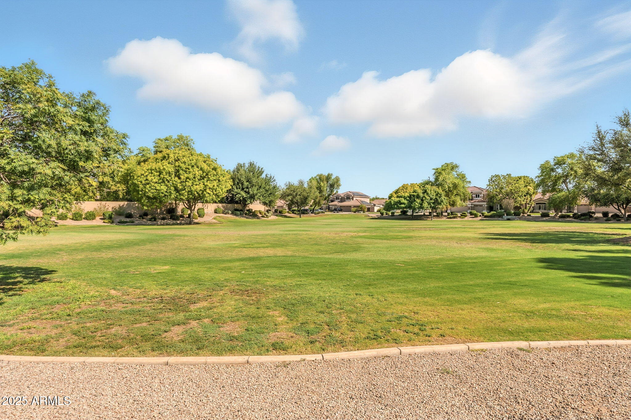 150 W SHEFFIELD Avenue