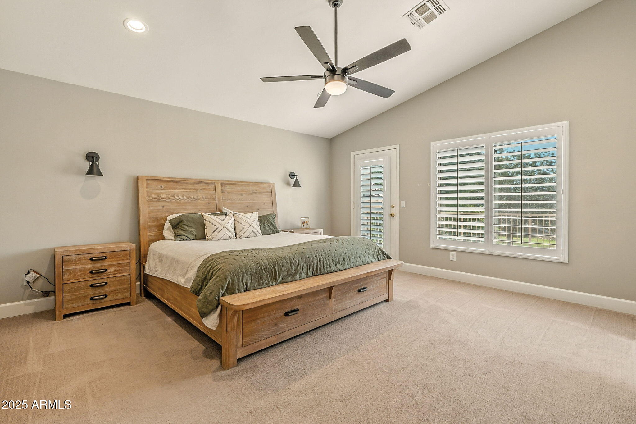 150 W SHEFFIELD Avenue