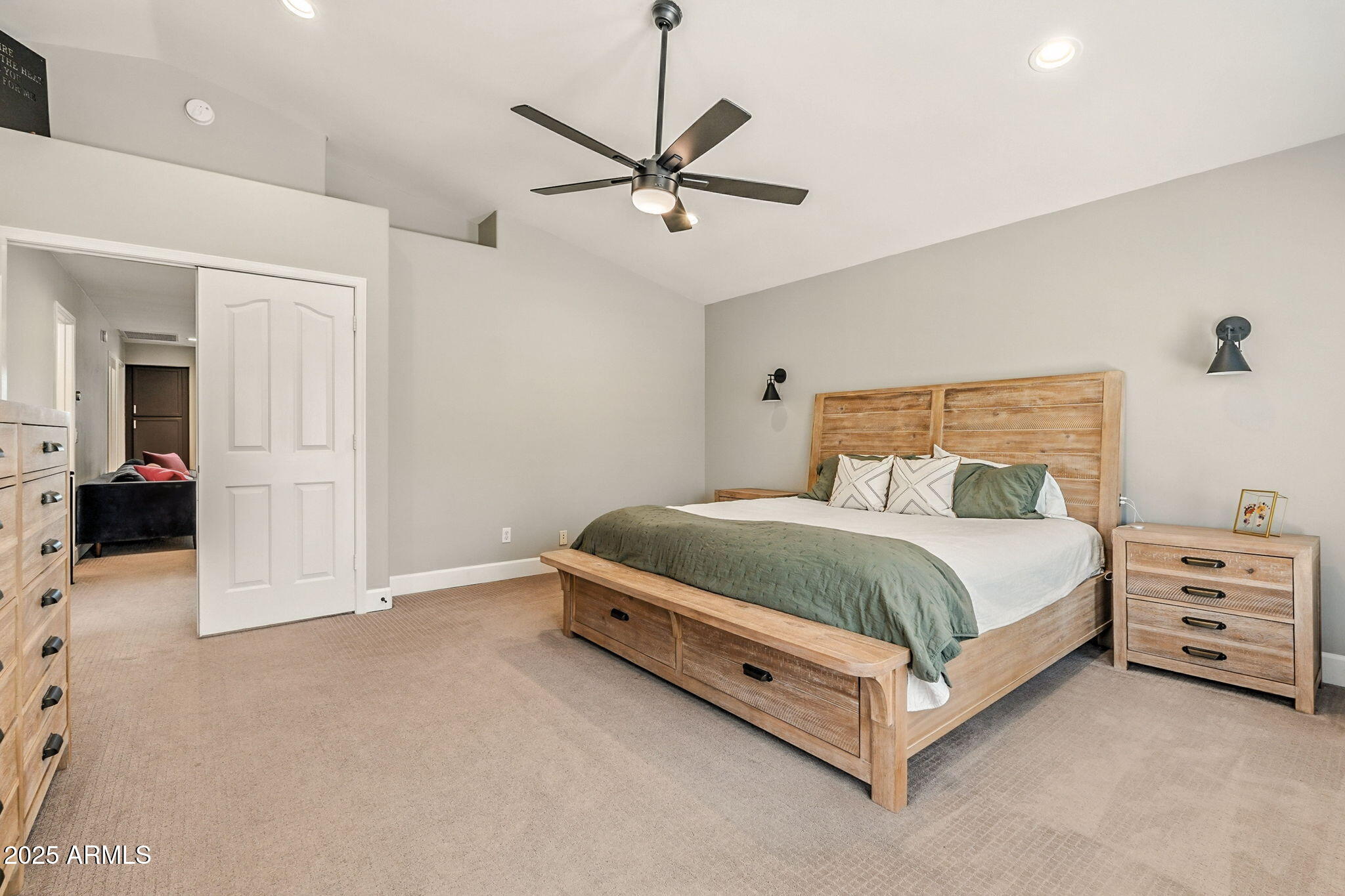 150 W SHEFFIELD Avenue