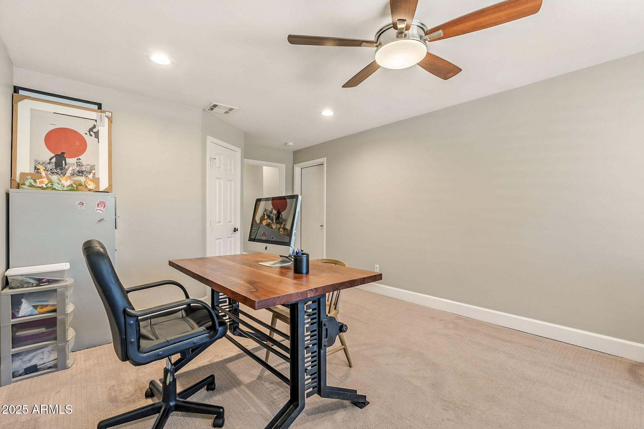 150 W SHEFFIELD Avenue