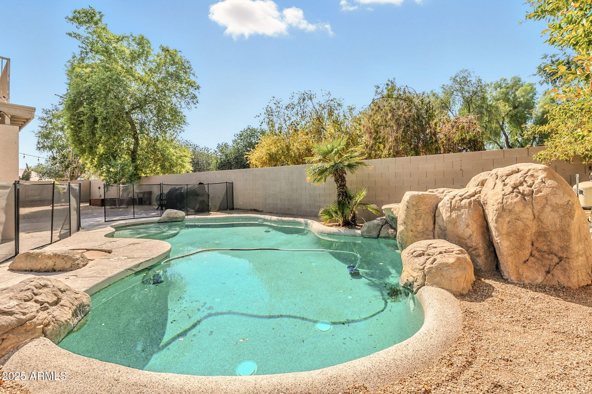 150 W SHEFFIELD Avenue