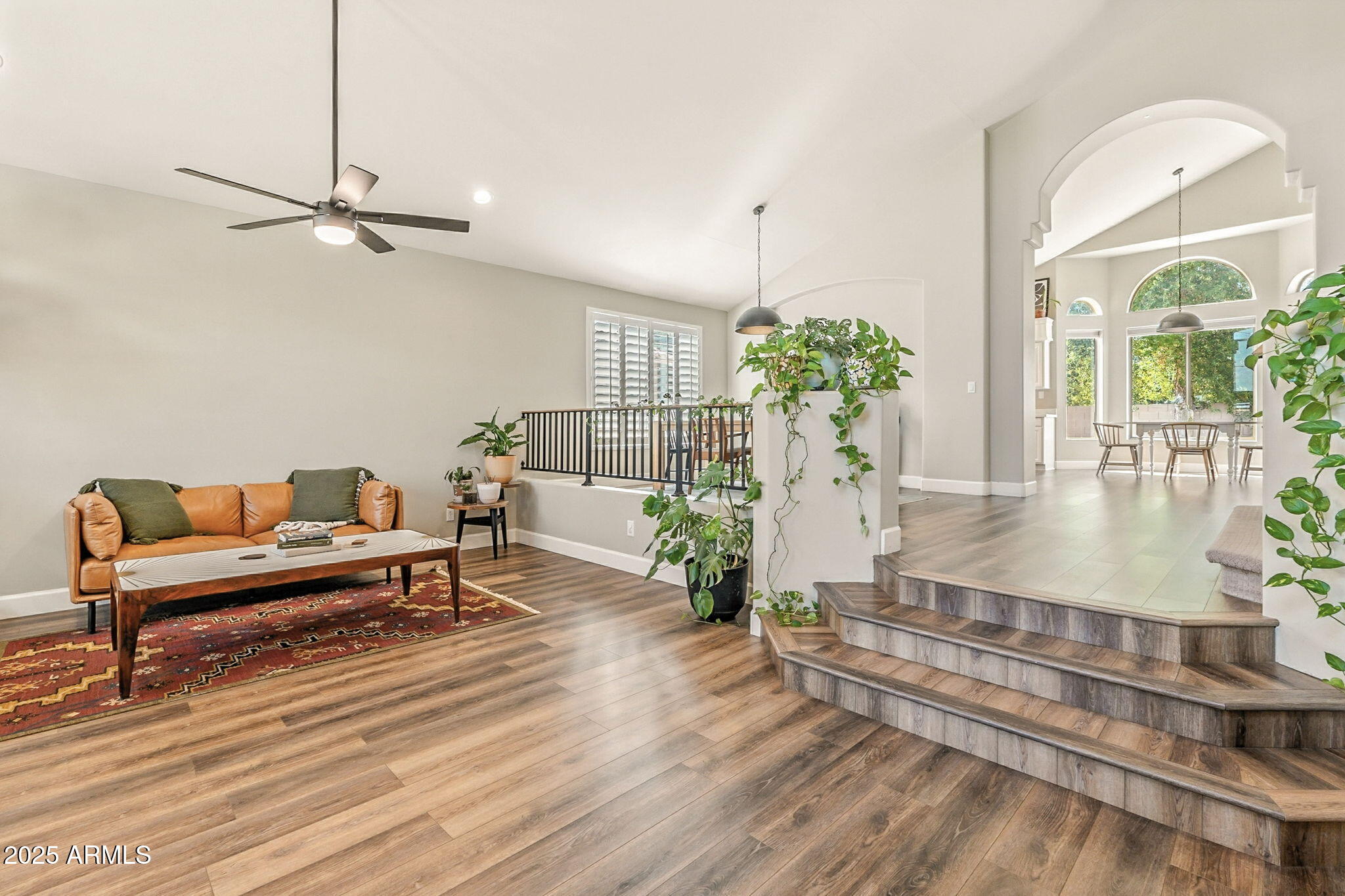 150 W SHEFFIELD Avenue