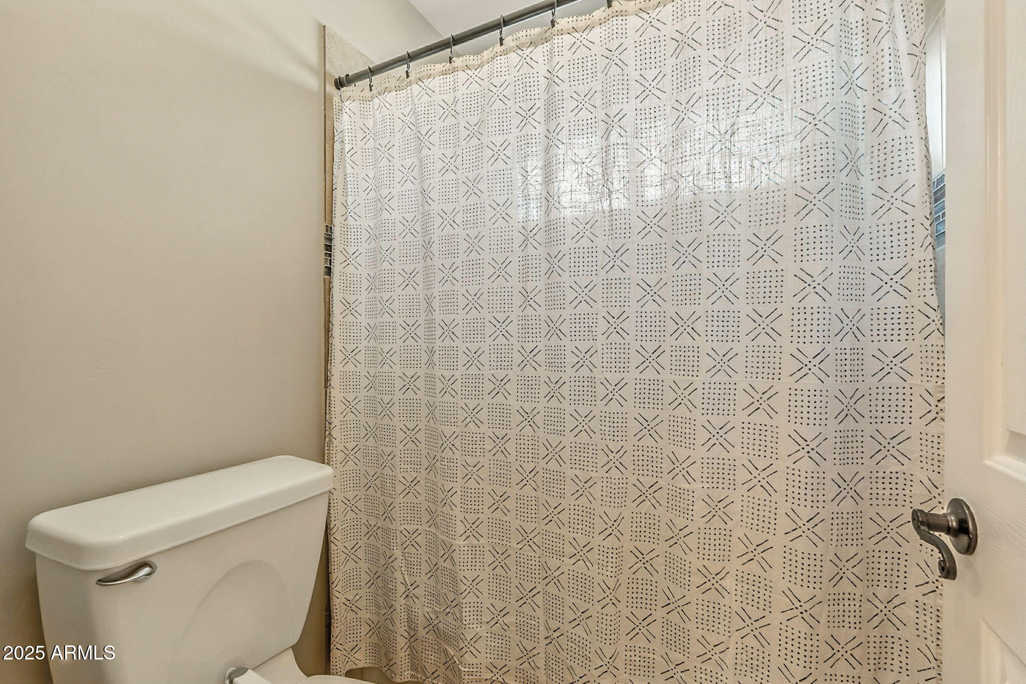 150 W SHEFFIELD Avenue