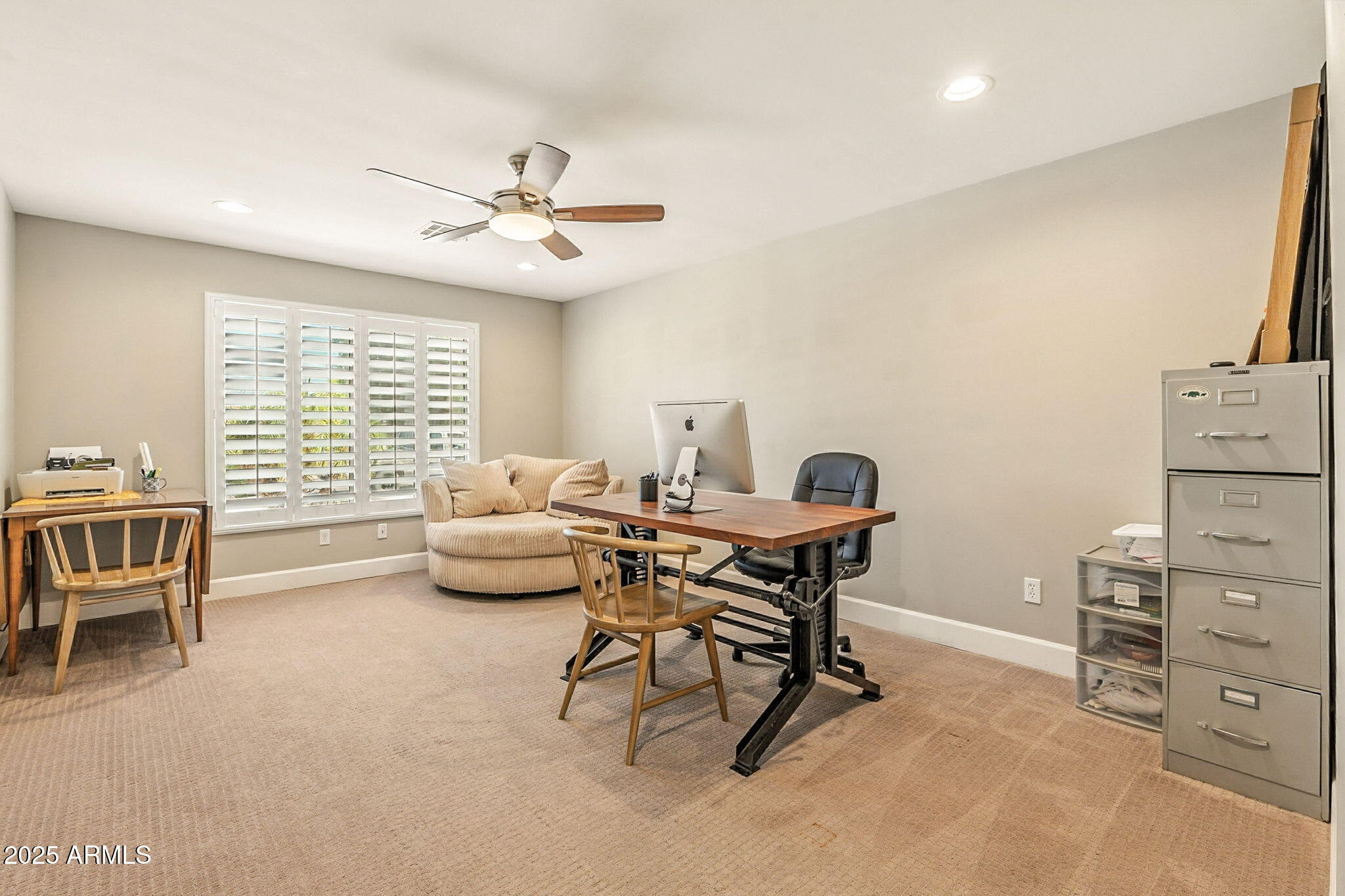 150 W SHEFFIELD Avenue