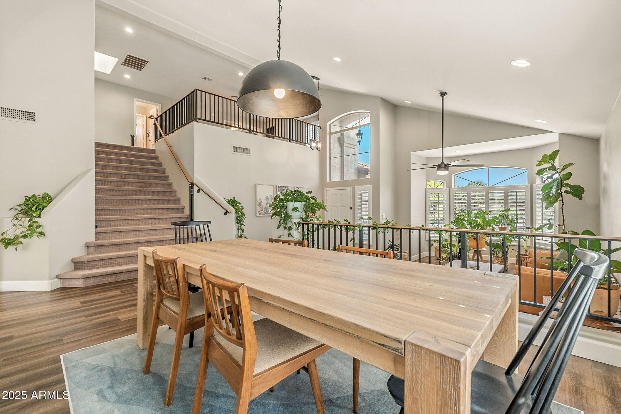 150 W SHEFFIELD Avenue