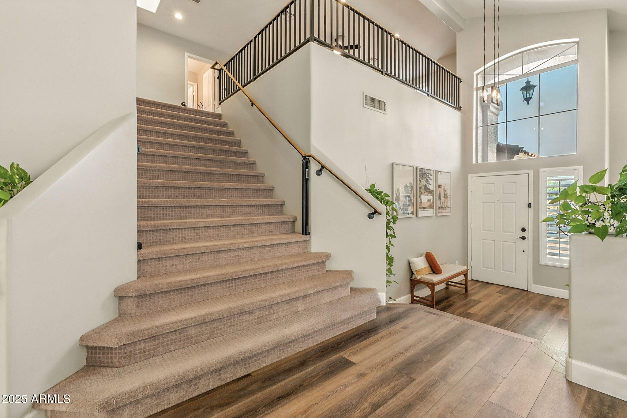 150 W SHEFFIELD Avenue