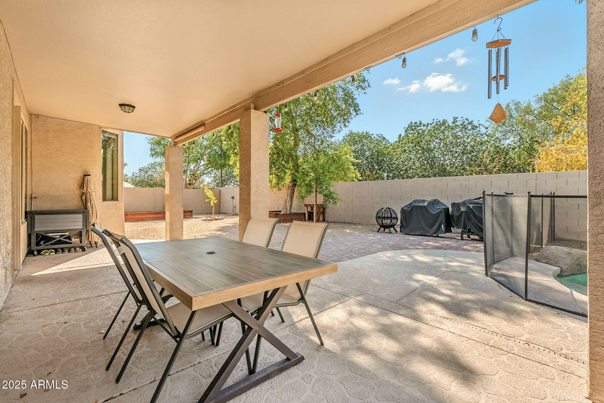 150 W SHEFFIELD Avenue