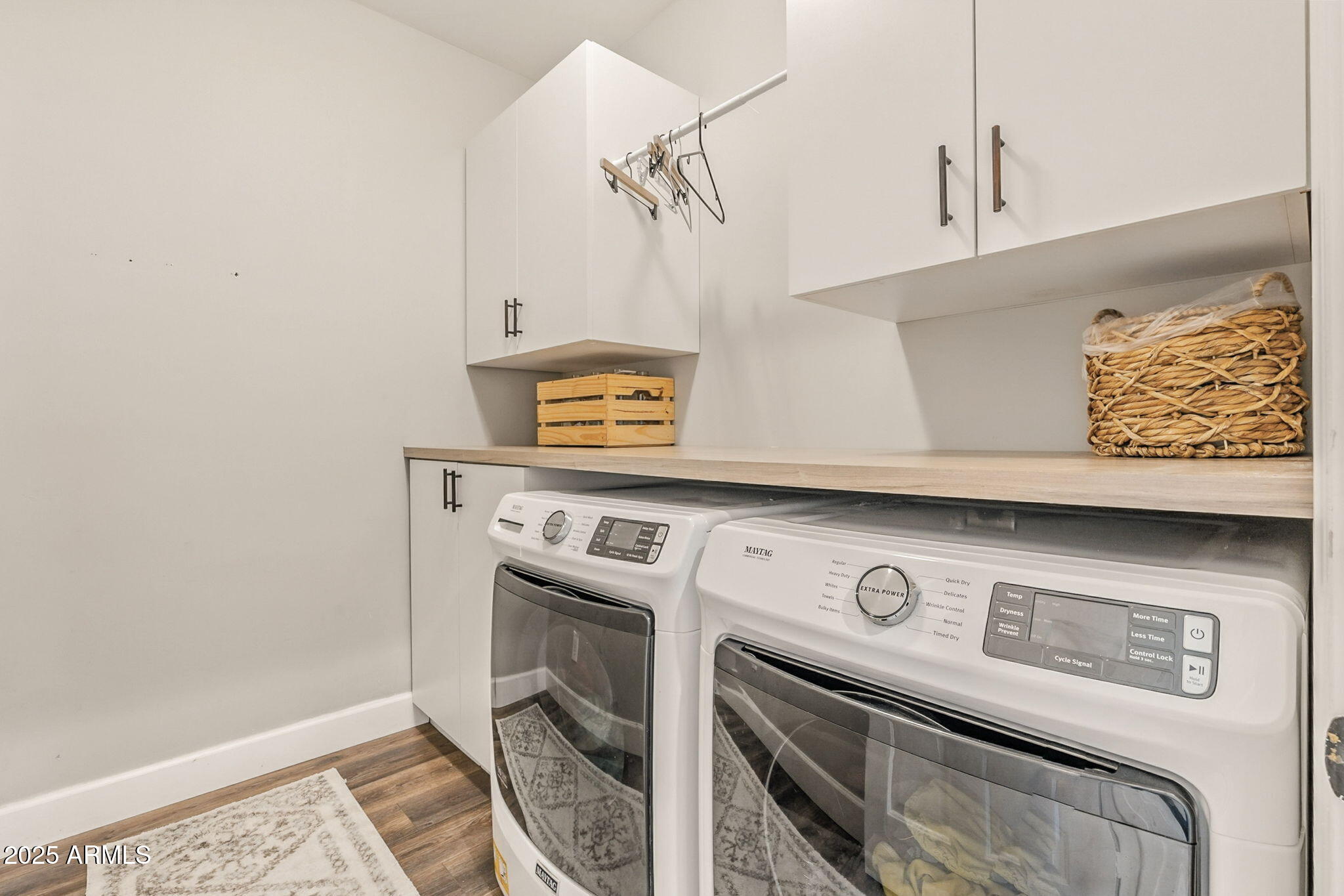 150 W SHEFFIELD Avenue