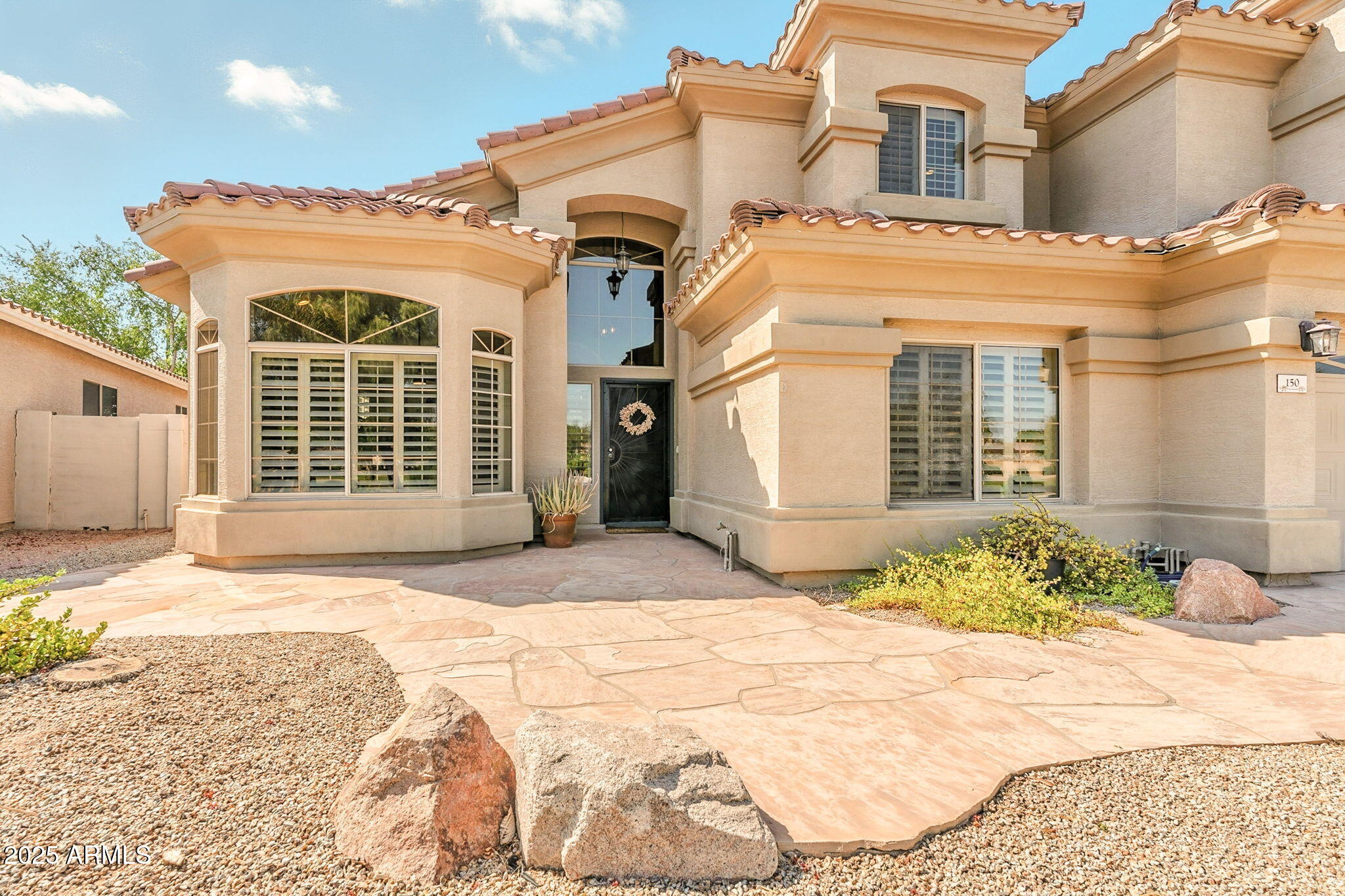 150 W SHEFFIELD Avenue