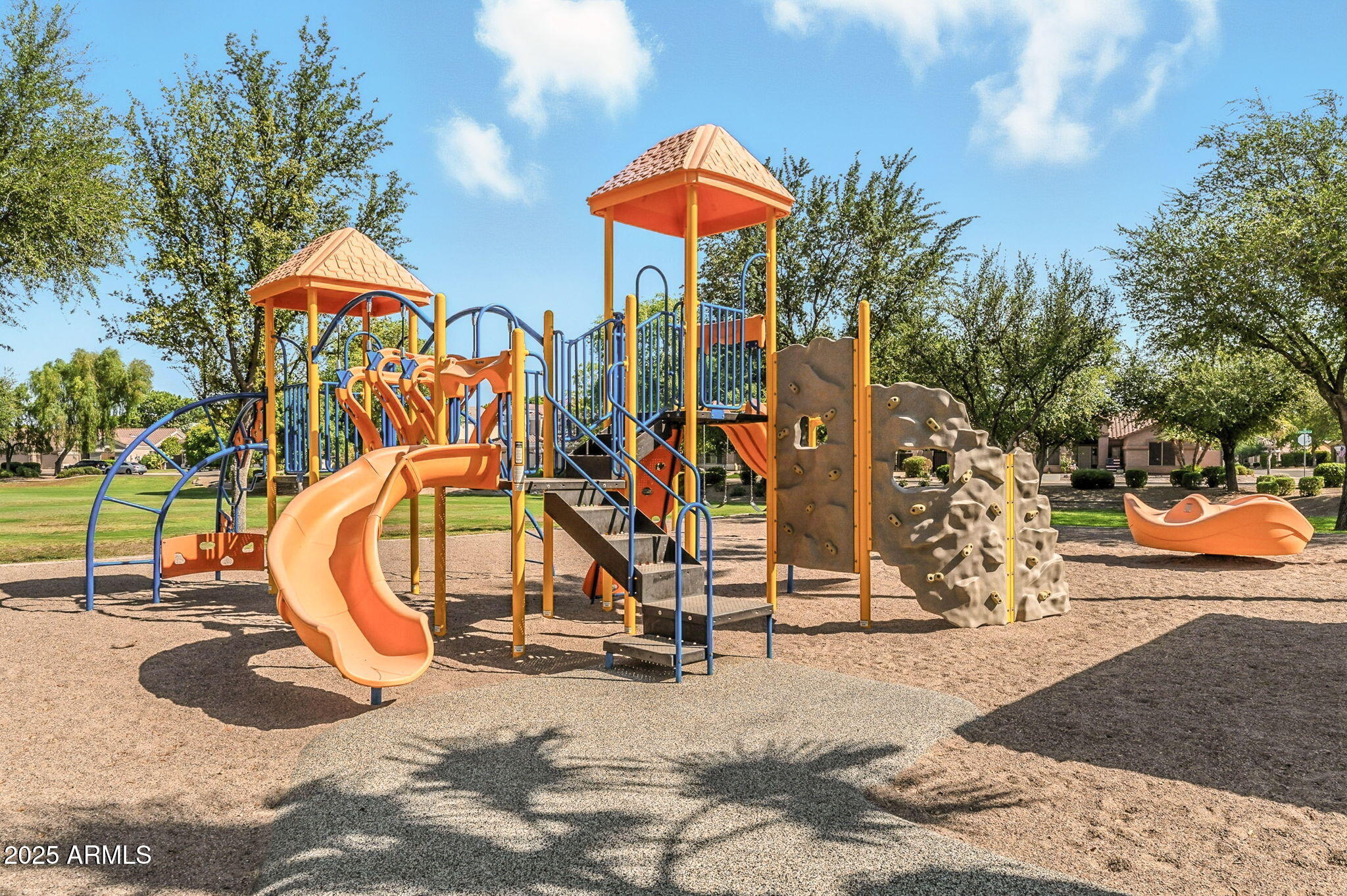 150 W SHEFFIELD Avenue