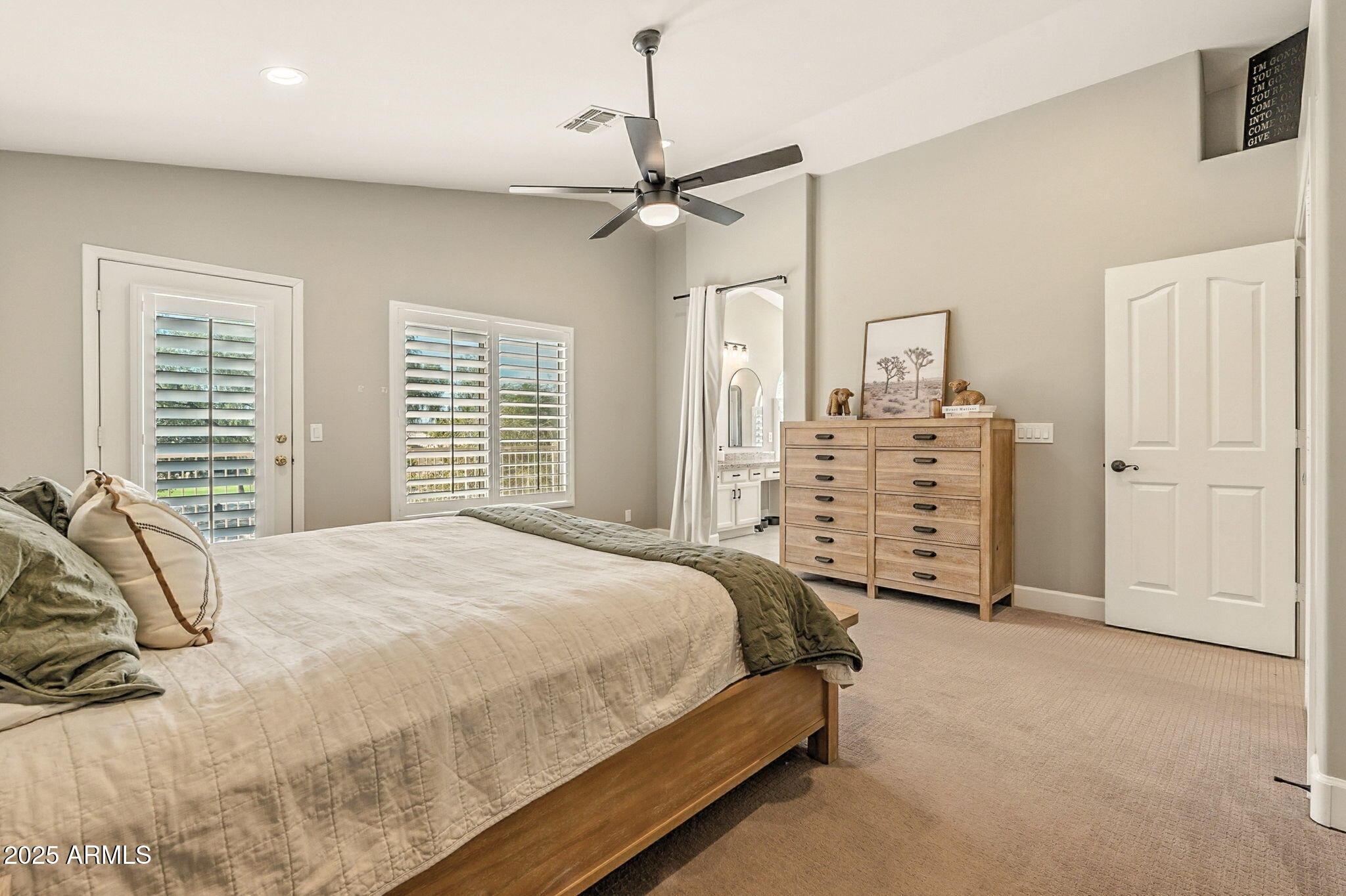 150 W SHEFFIELD Avenue