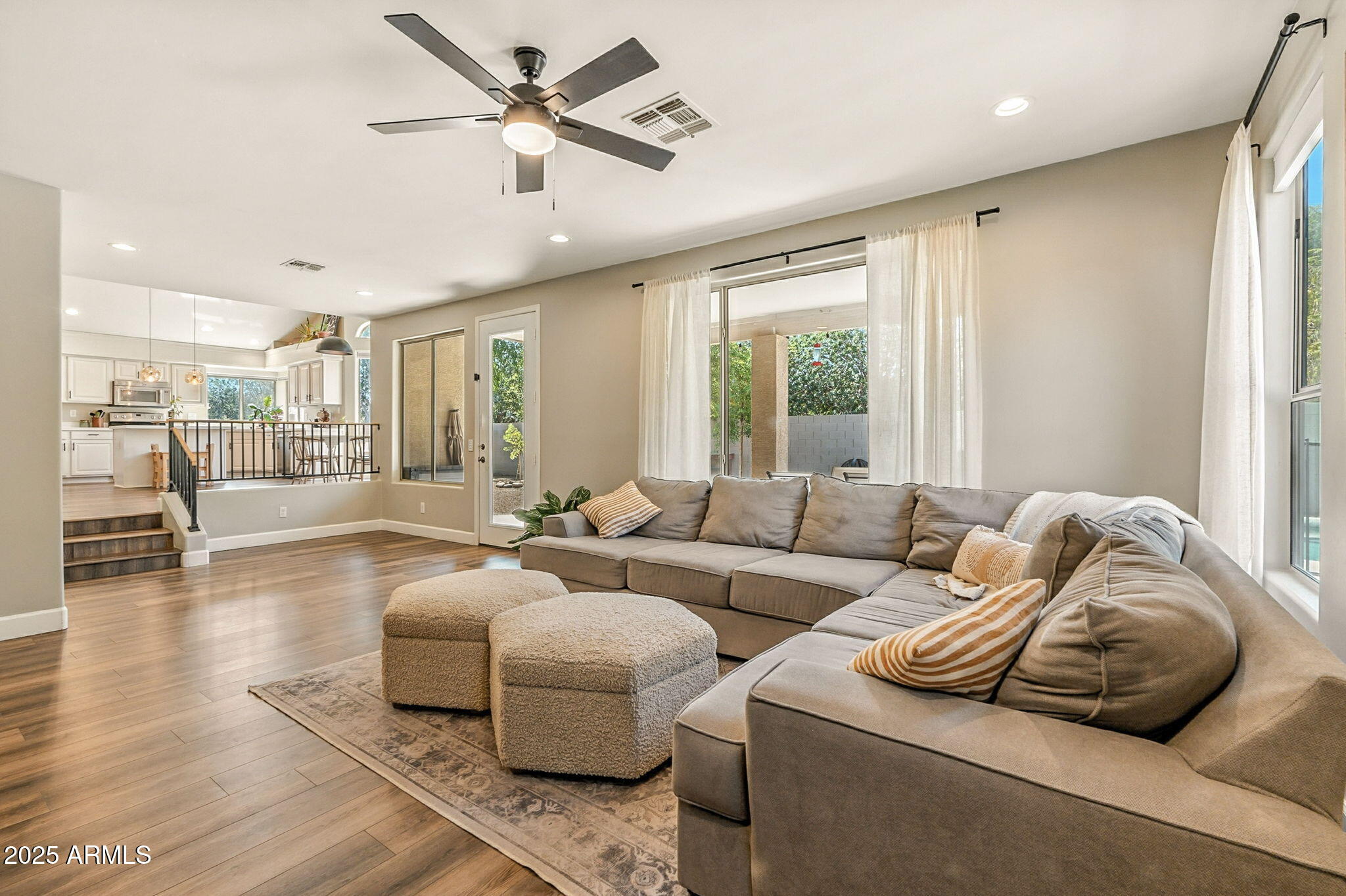 150 W SHEFFIELD Avenue