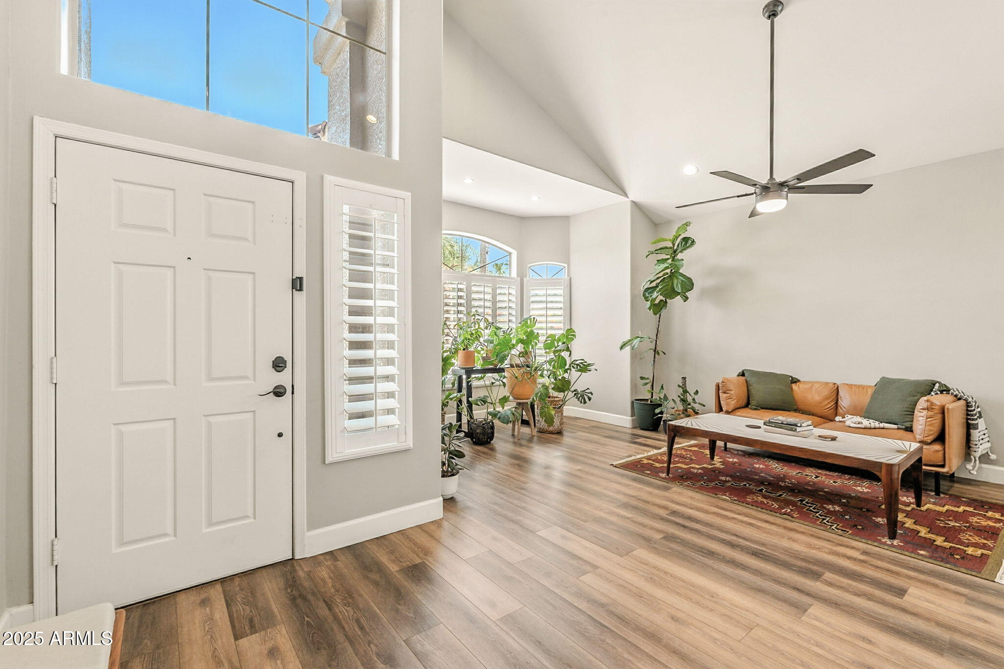 150 W SHEFFIELD Avenue