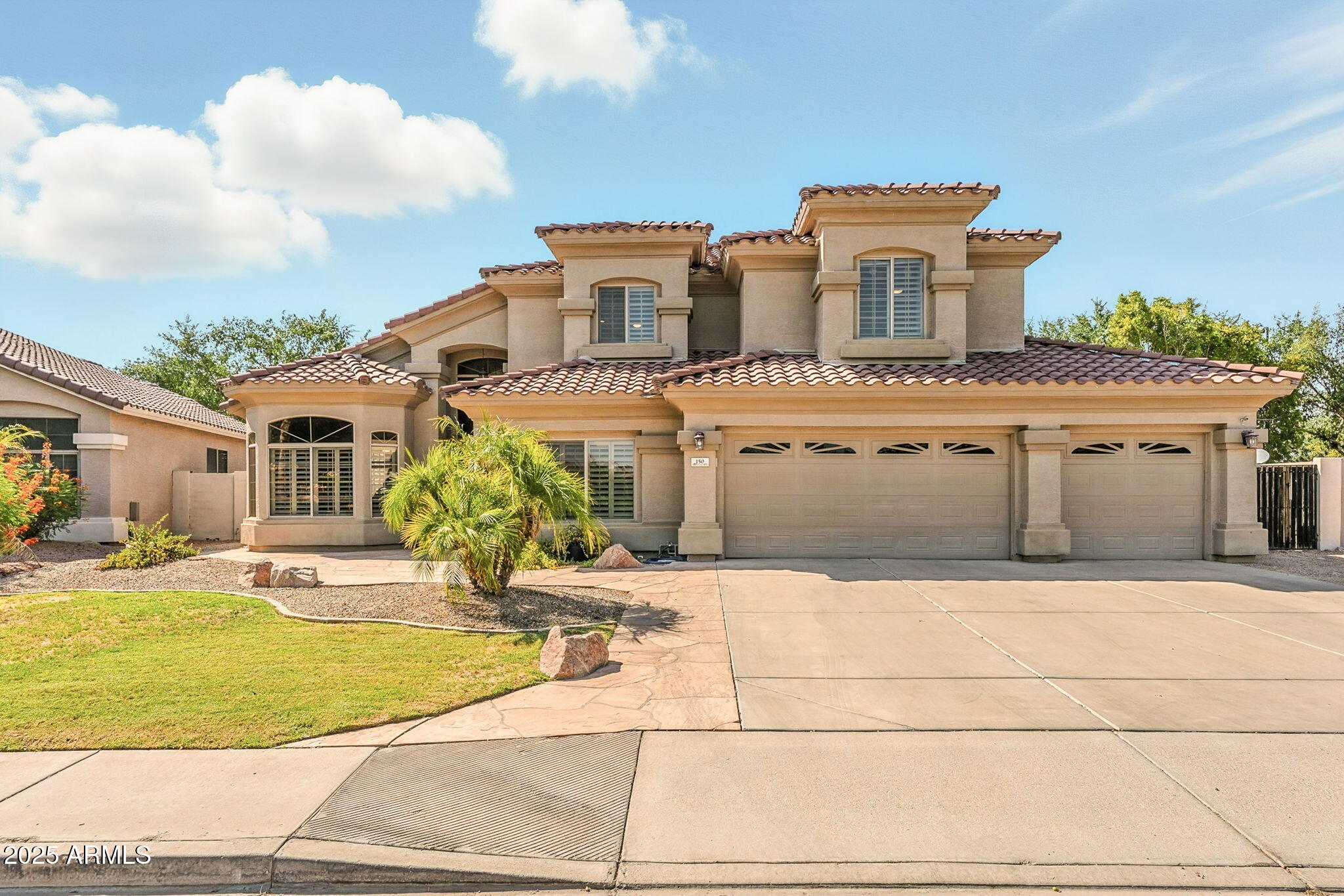 150 W SHEFFIELD Avenue