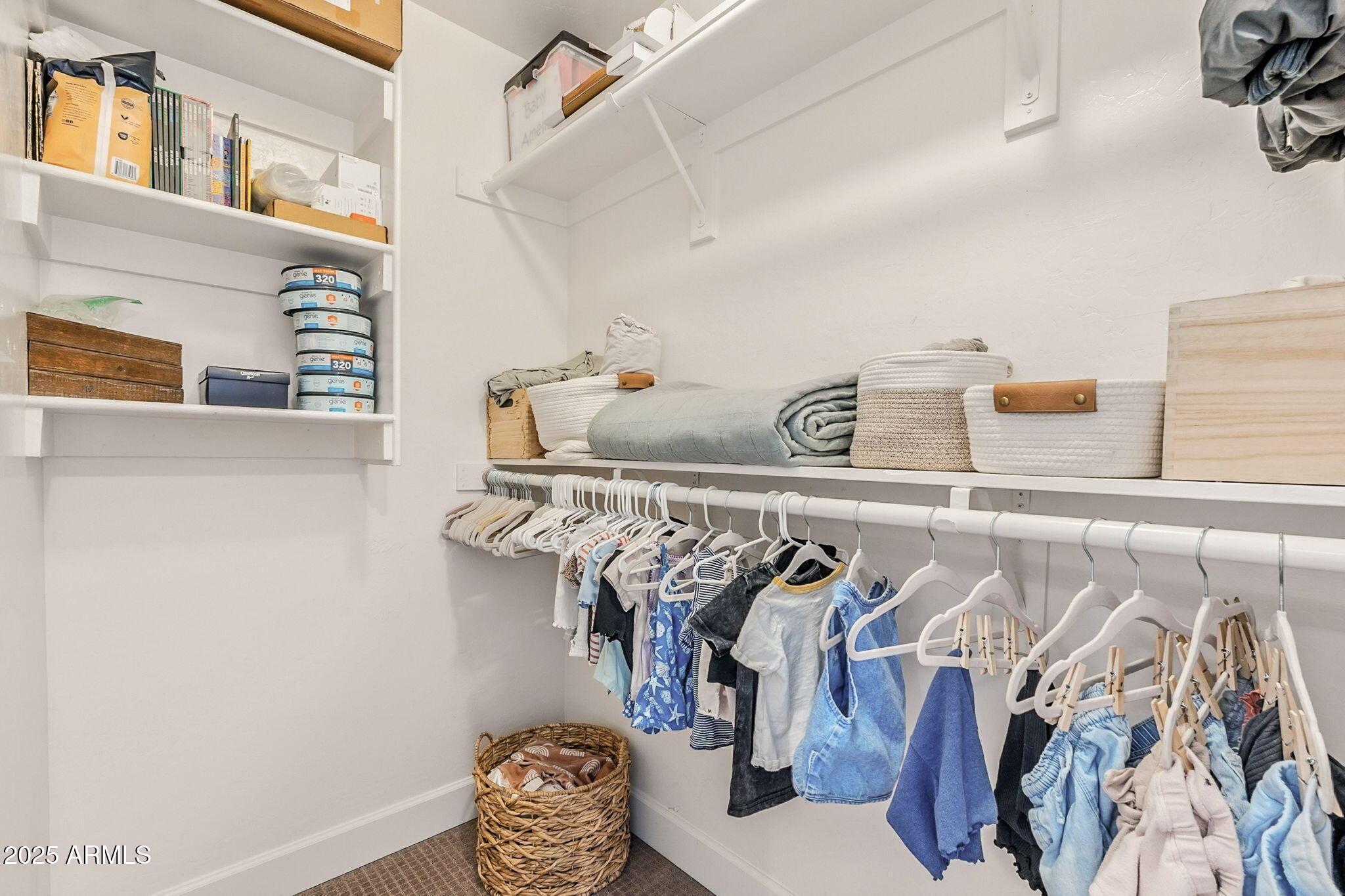 150 W SHEFFIELD Avenue