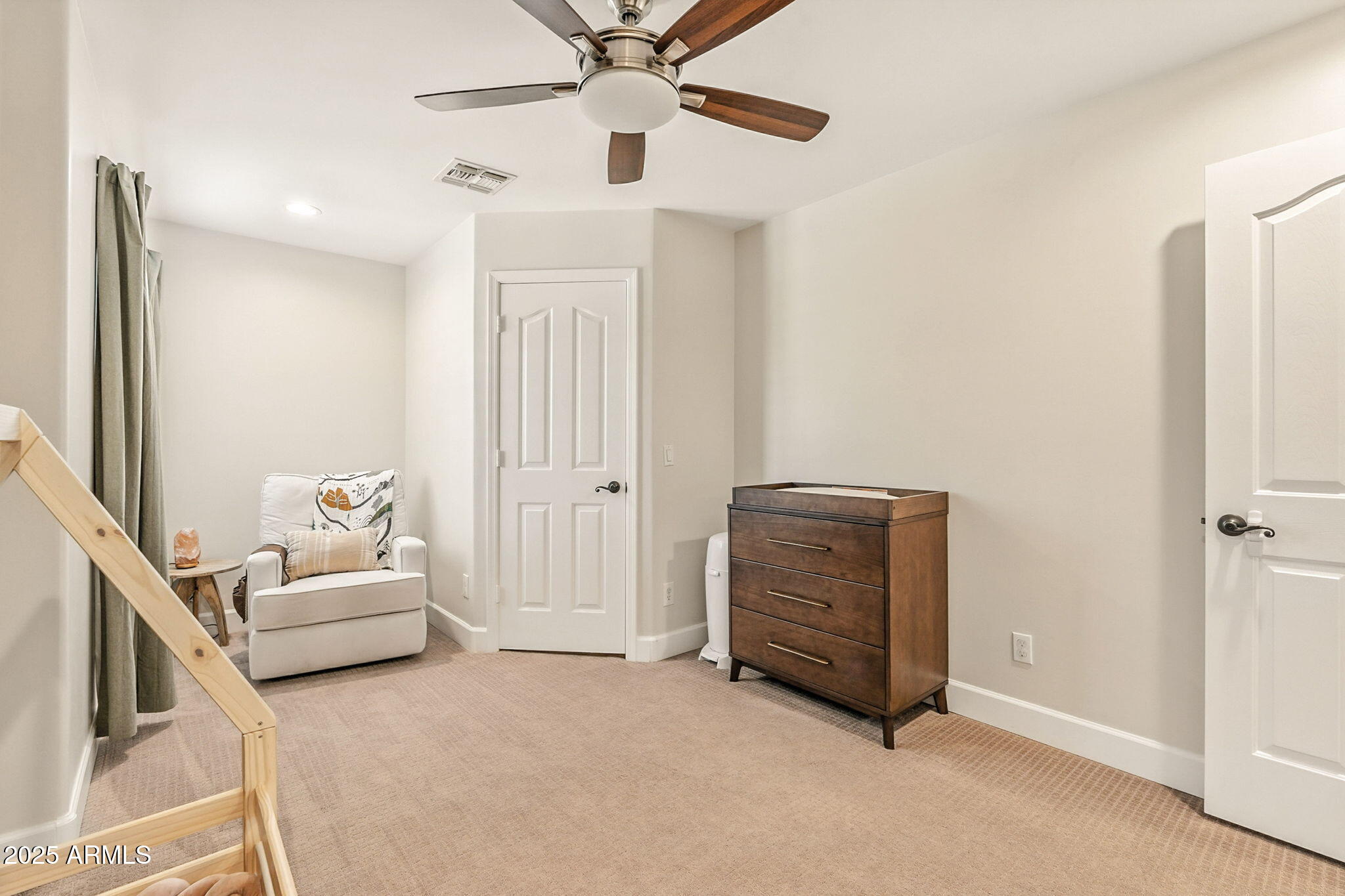 150 W SHEFFIELD Avenue