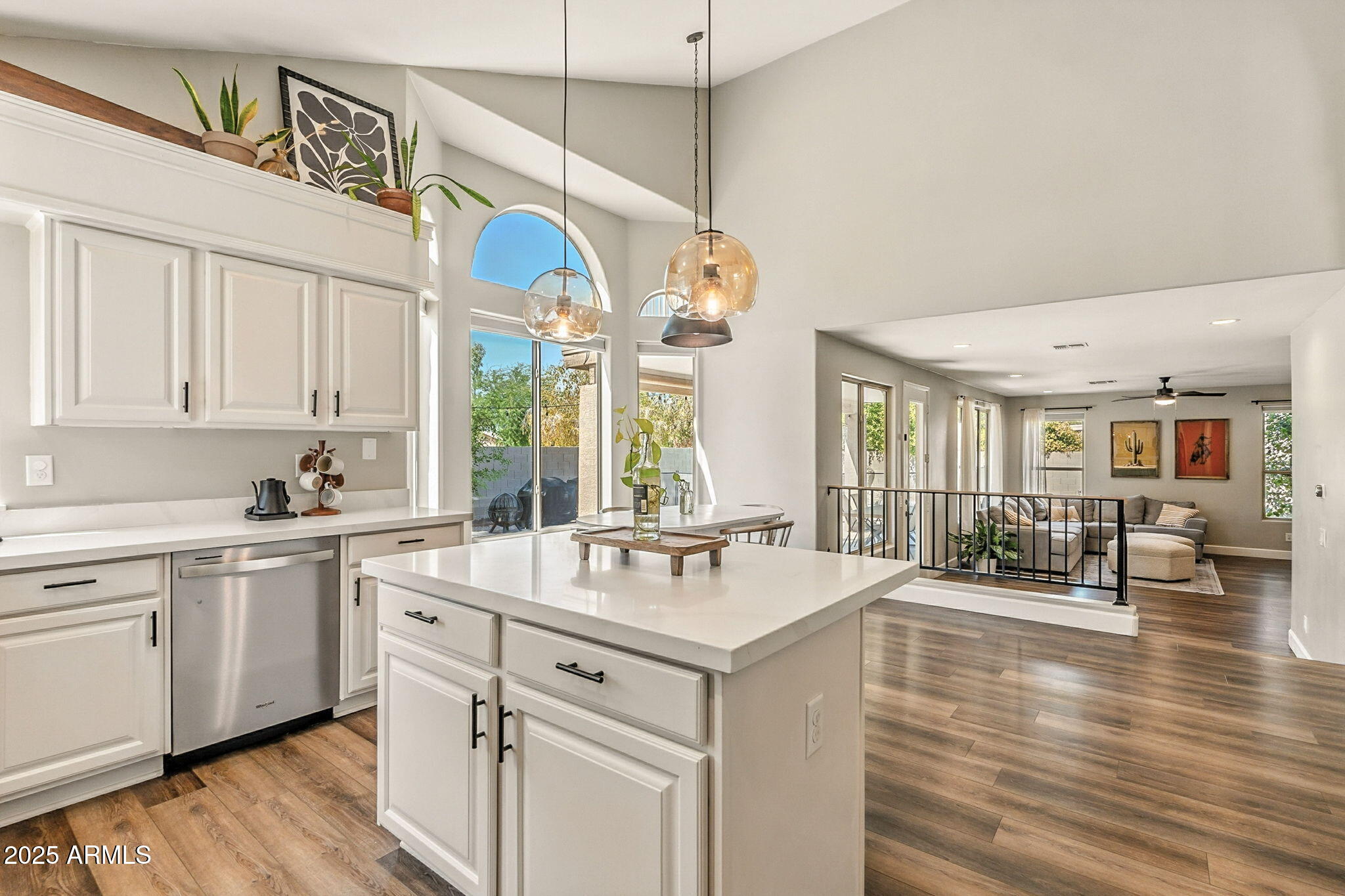 150 W SHEFFIELD Avenue