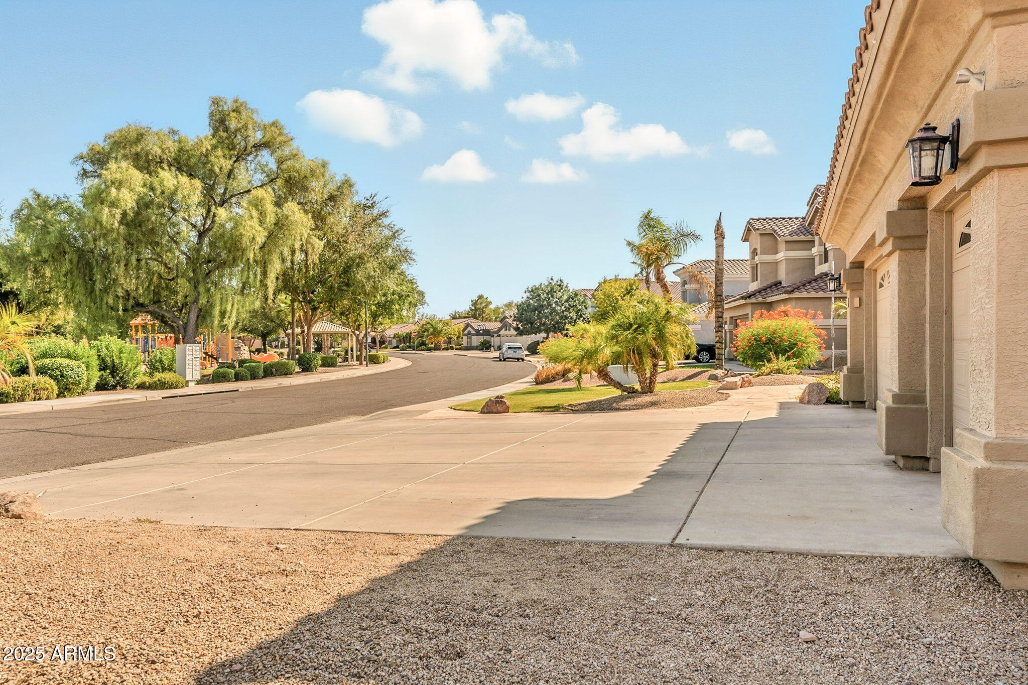 150 W SHEFFIELD Avenue