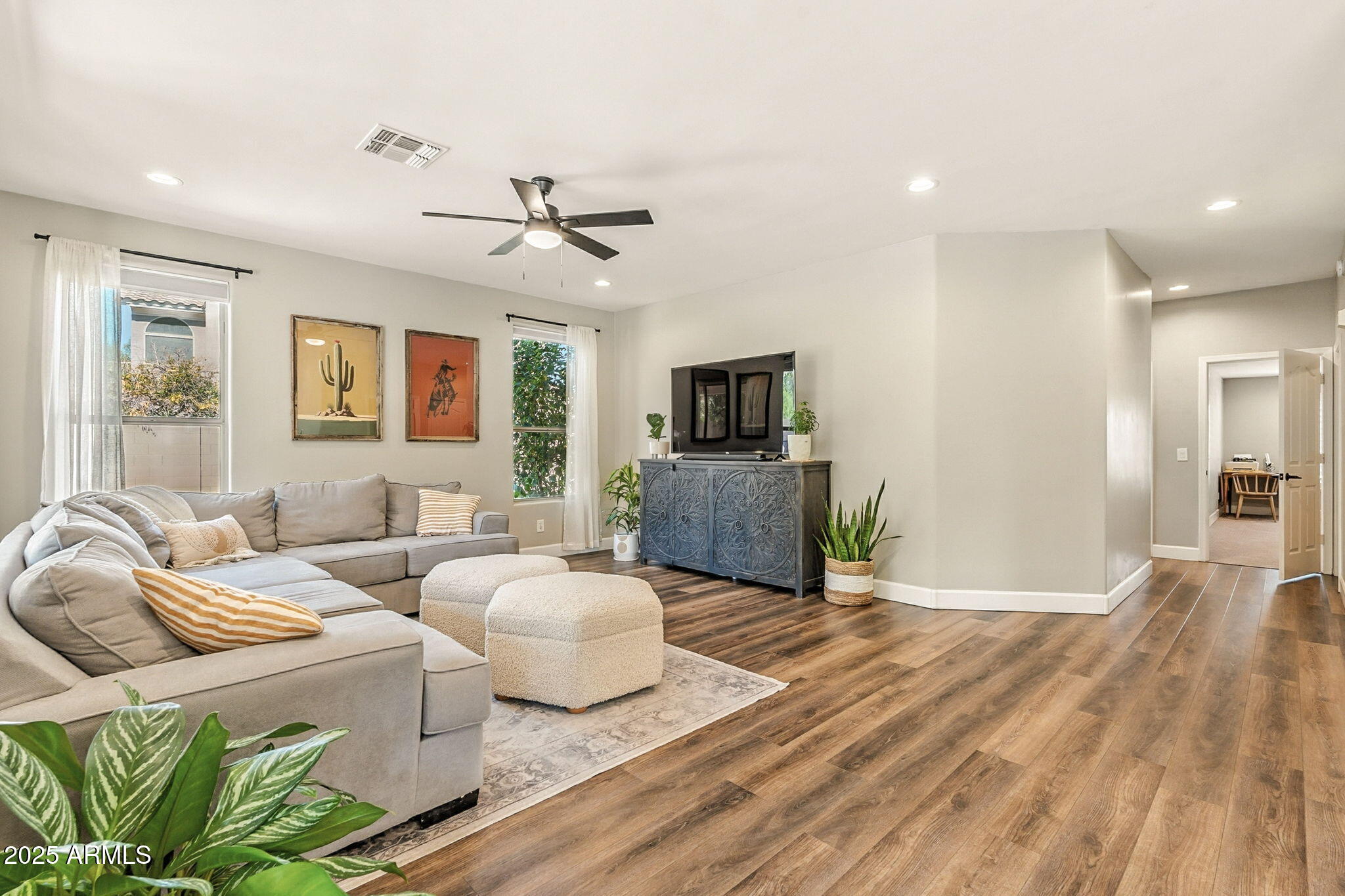 150 W SHEFFIELD Avenue