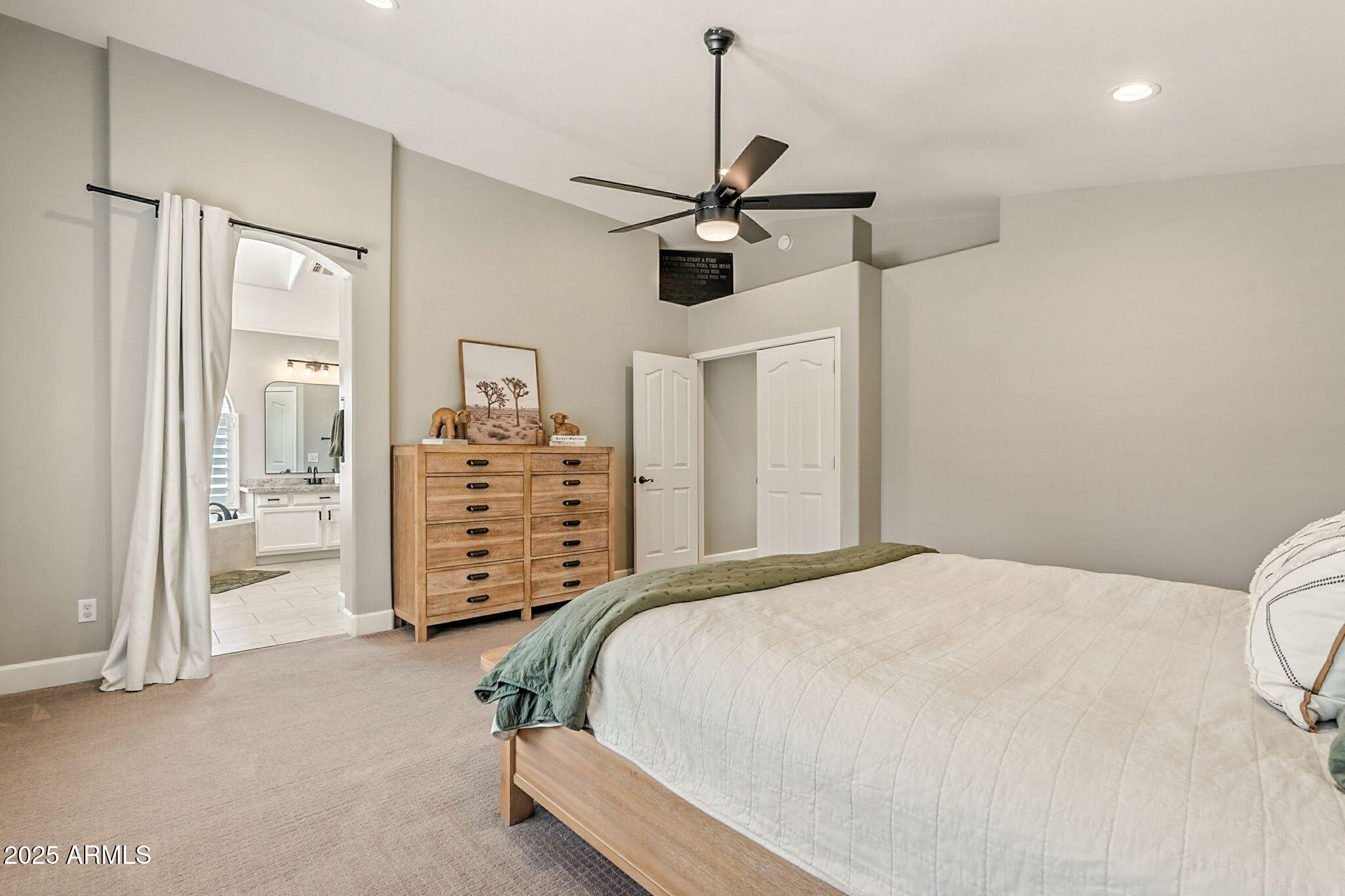 150 W SHEFFIELD Avenue