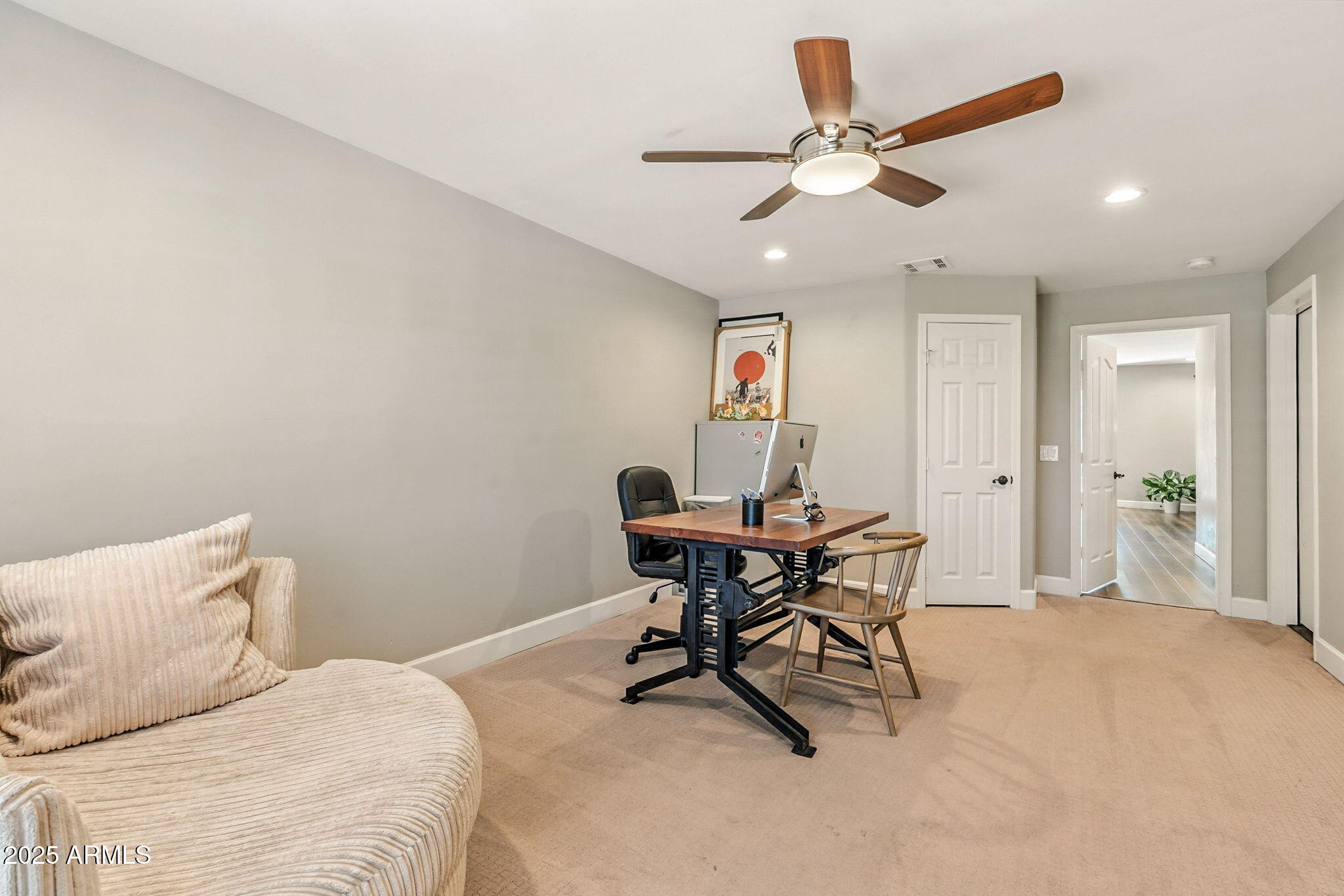 150 W SHEFFIELD Avenue