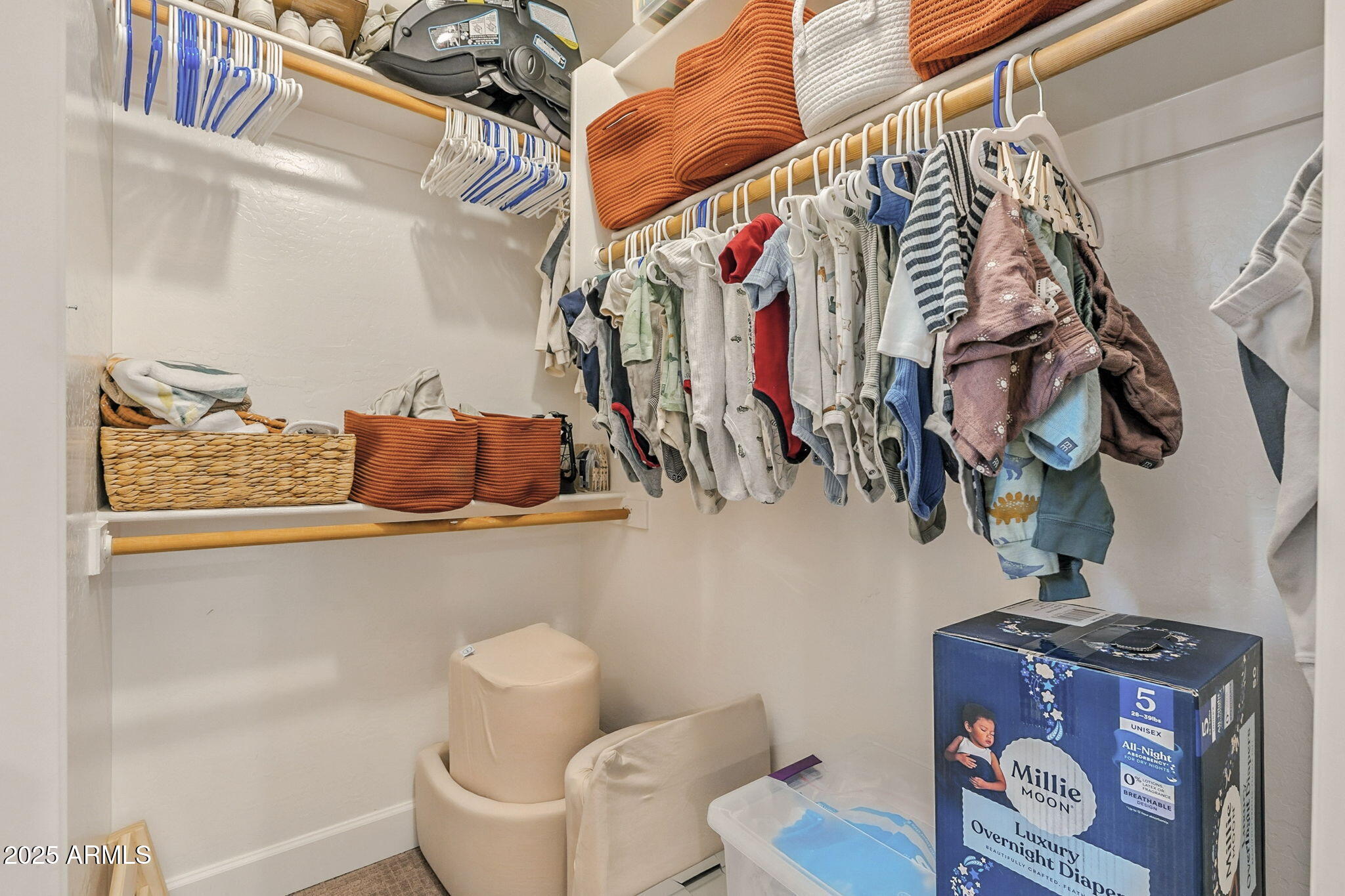 150 W SHEFFIELD Avenue