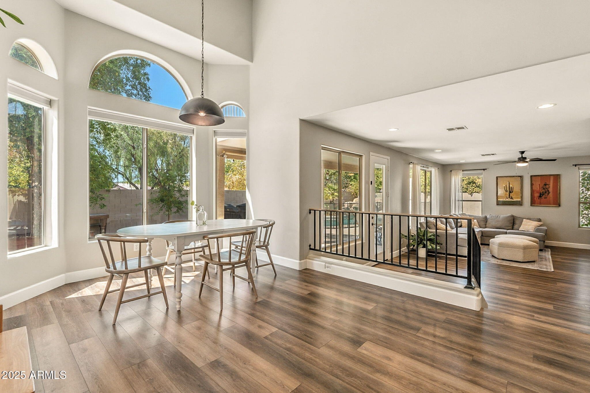 150 W SHEFFIELD Avenue