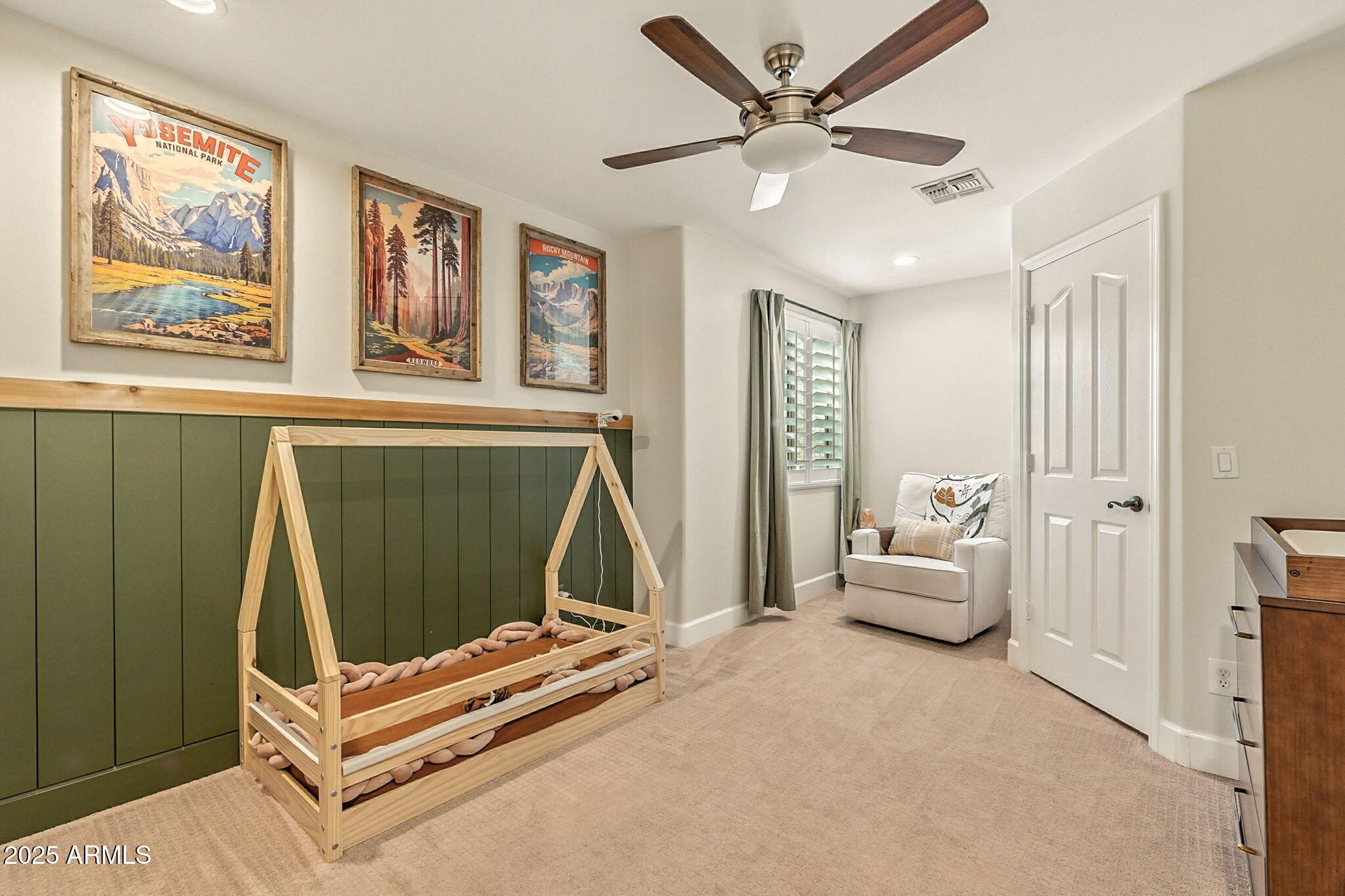 150 W SHEFFIELD Avenue