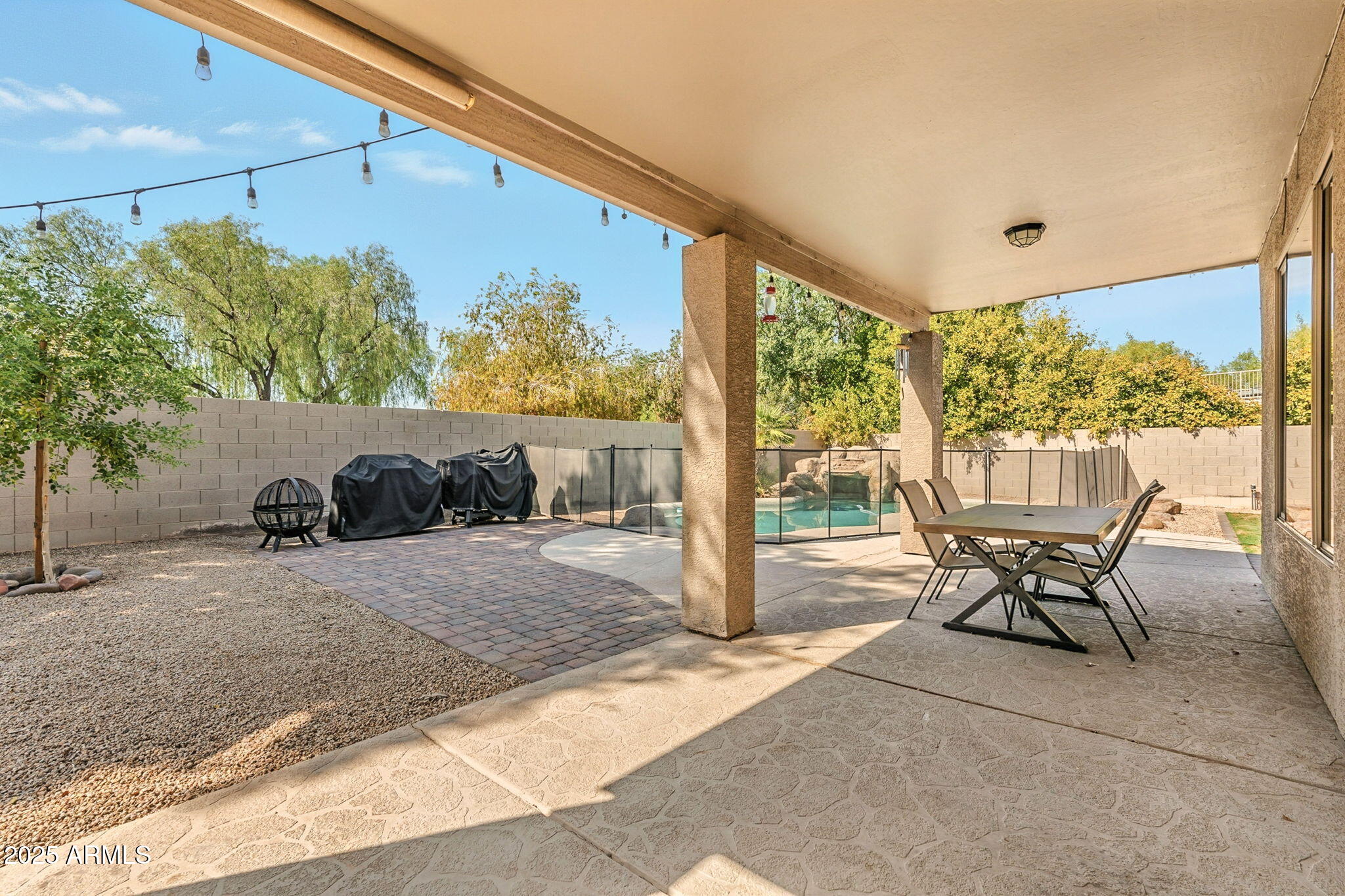 150 W SHEFFIELD Avenue