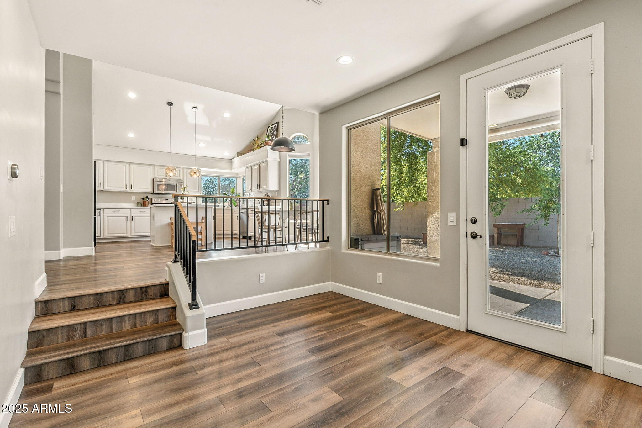 150 W SHEFFIELD Avenue