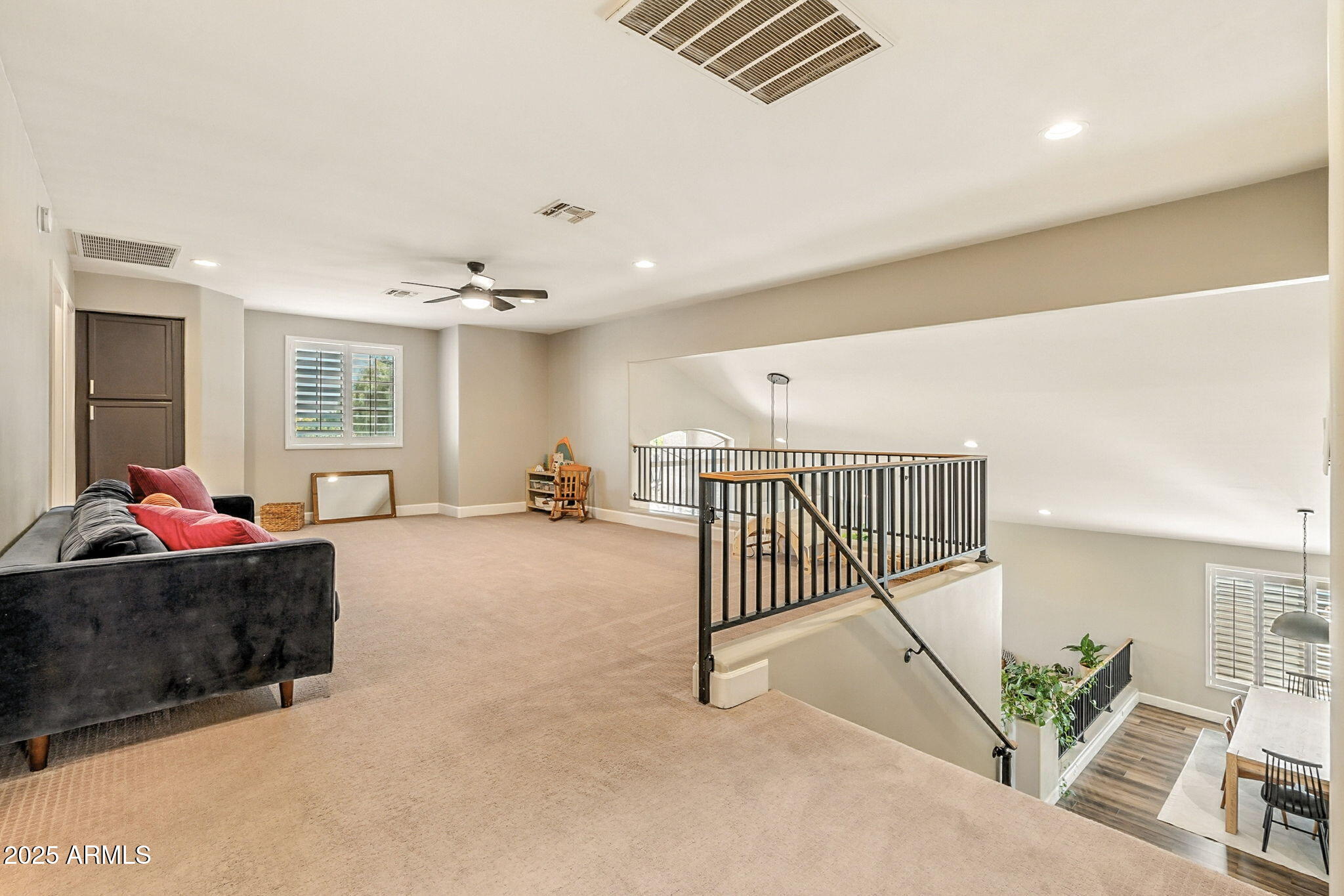 150 W SHEFFIELD Avenue