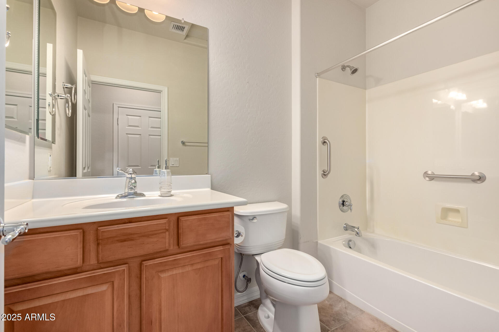 384 W BISMARK Street