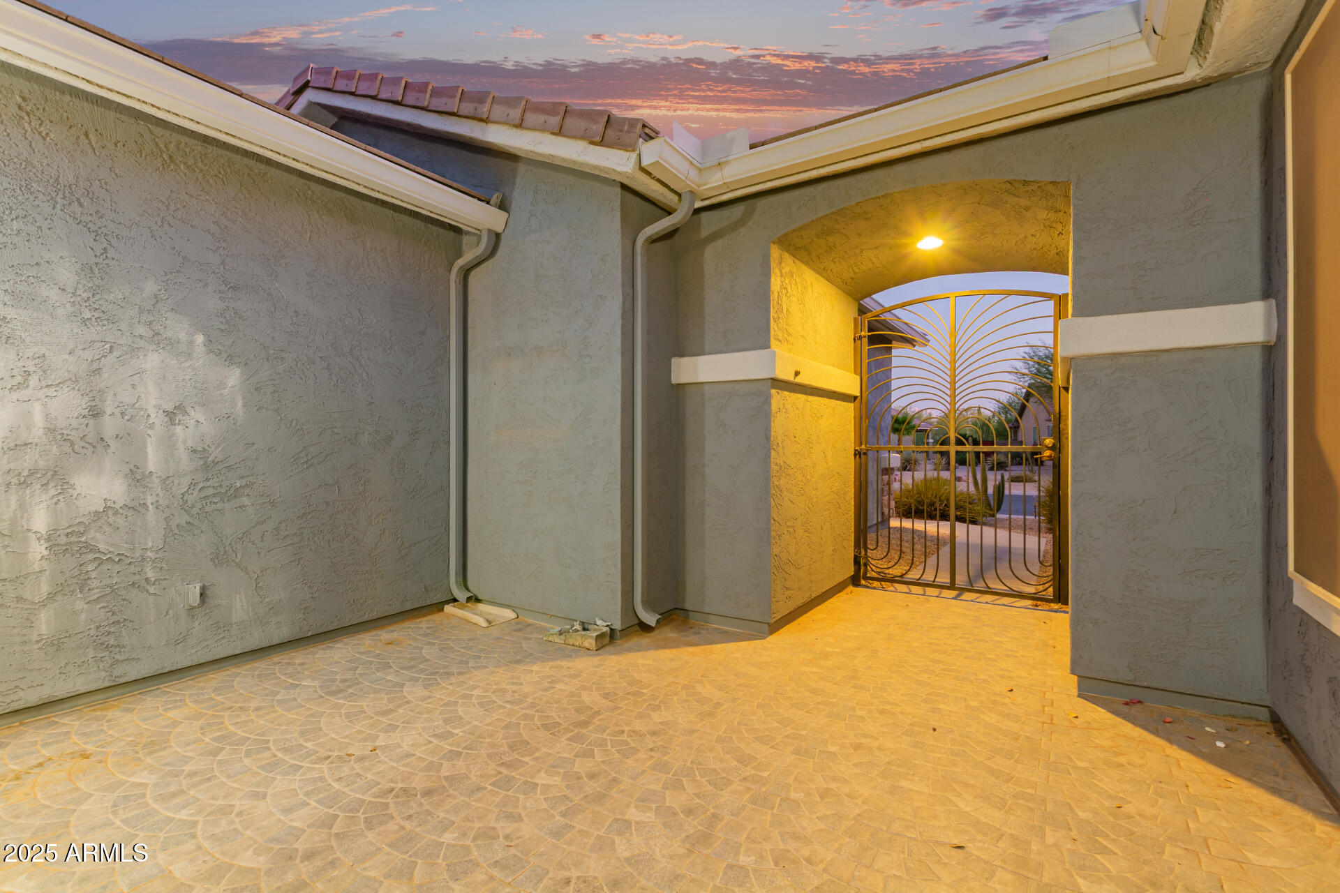 384 W BISMARK Street