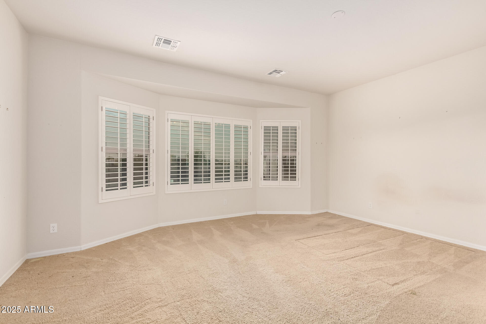 384 W BISMARK Street