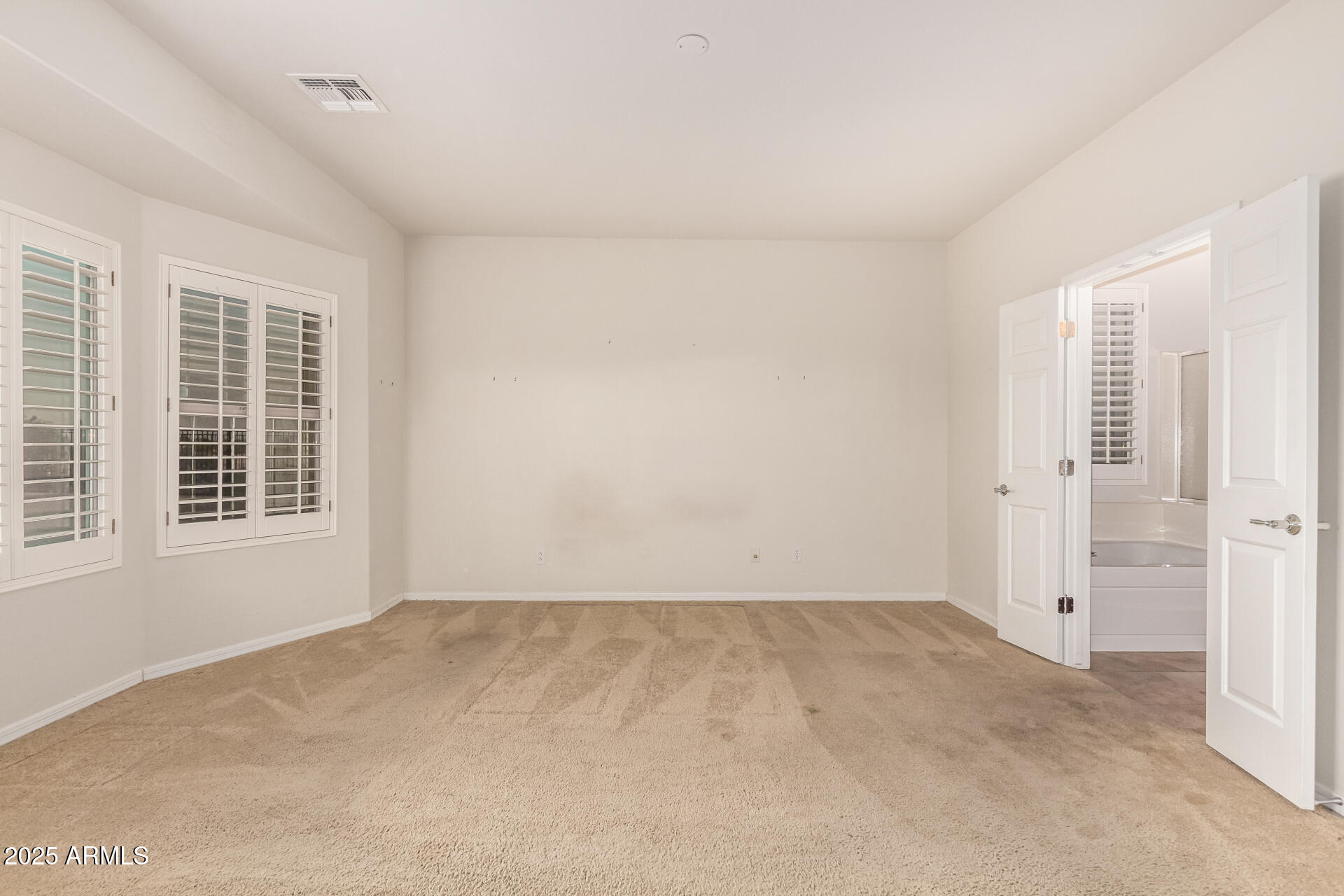 384 W BISMARK Street