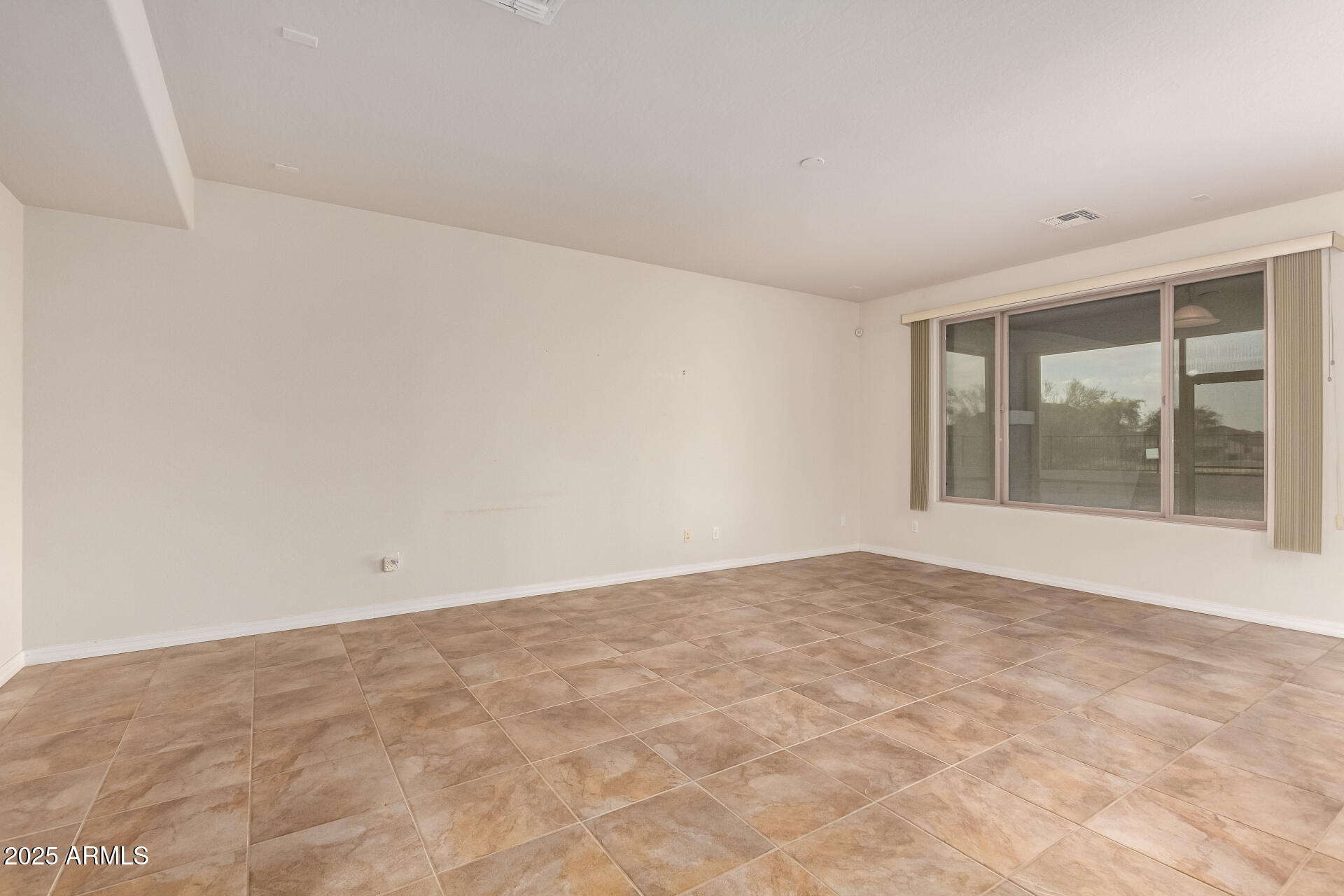 384 W BISMARK Street